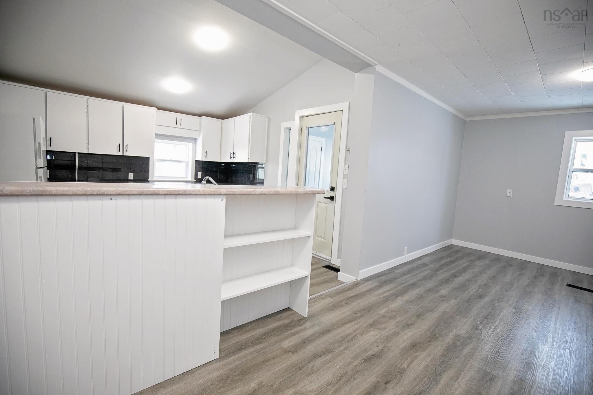 $244,900.00: 32 Douglas Avenue, Amherst