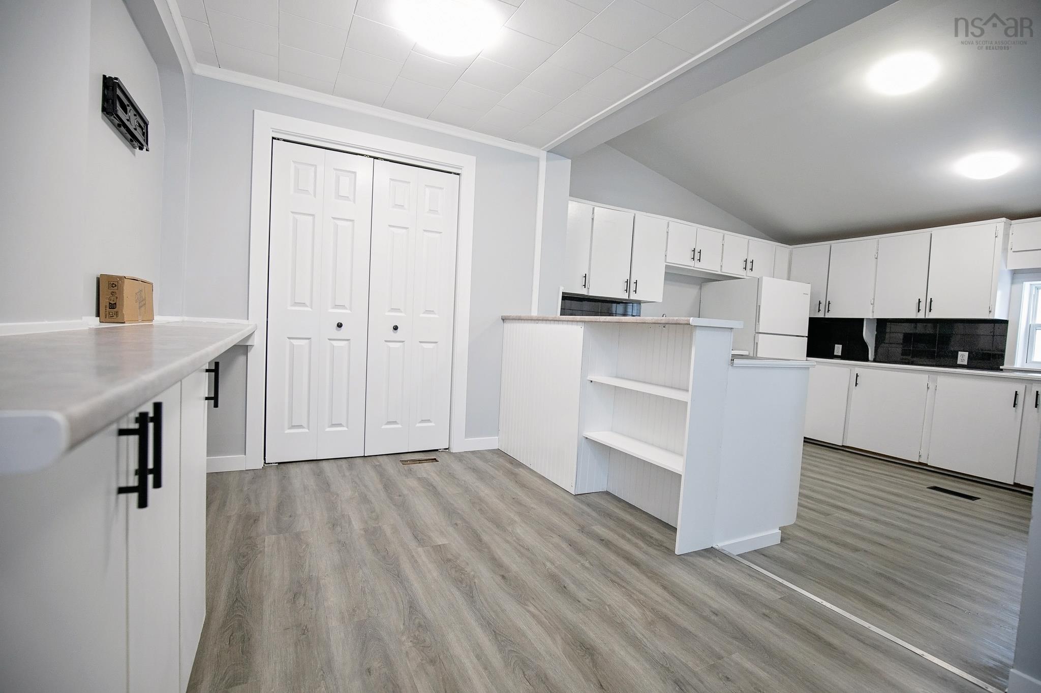 $244,900.00: 32 Douglas Avenue, Amherst