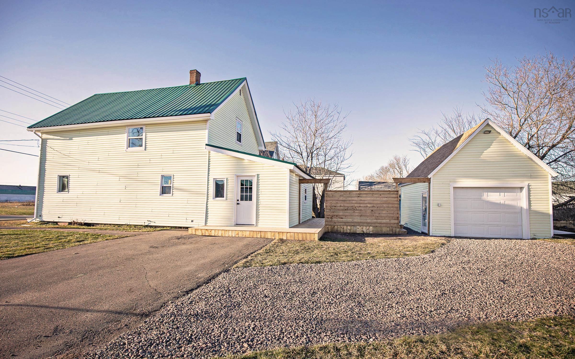 $244,900.00: 32 Douglas Avenue, Amherst