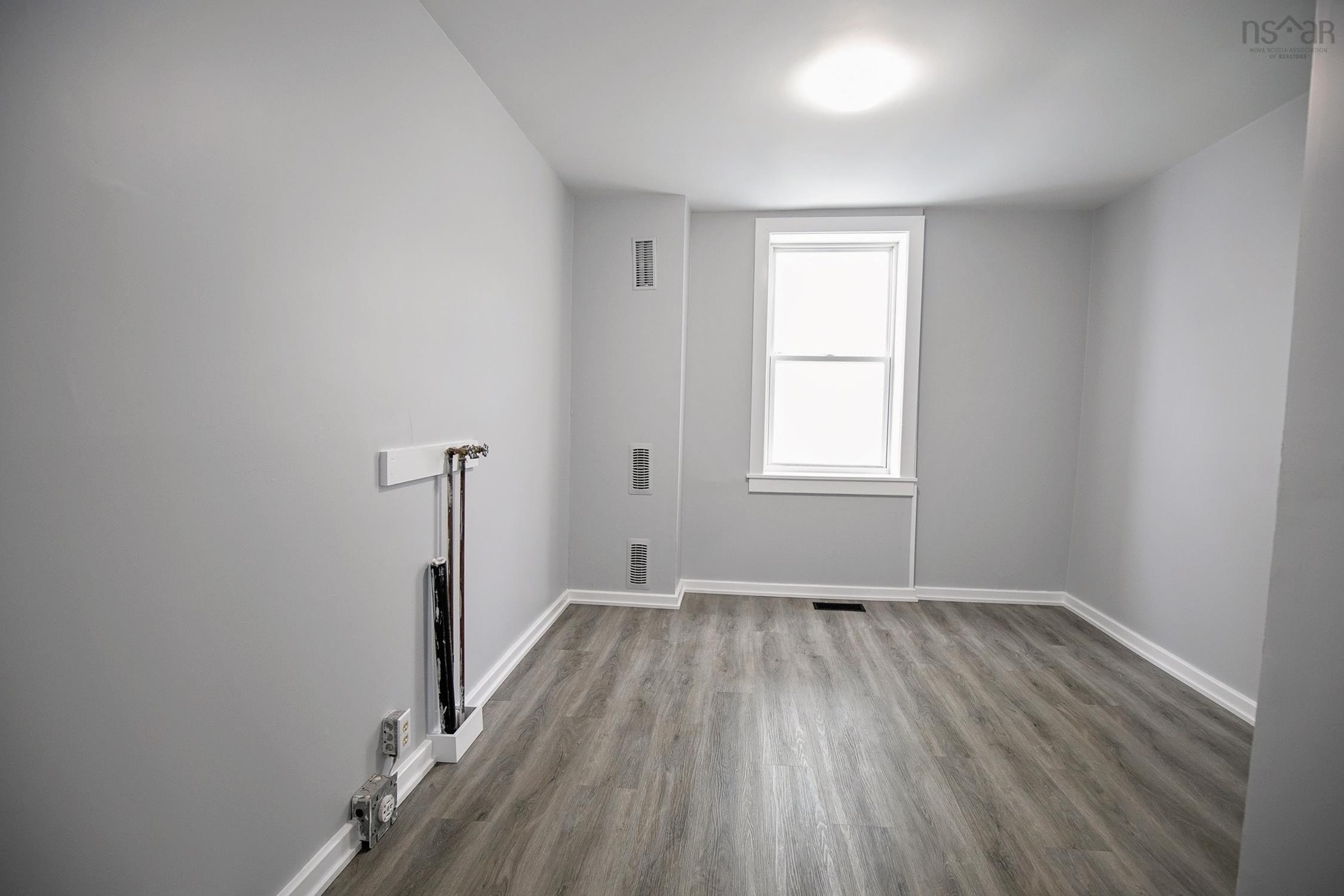 $244,900.00: 32 Douglas Avenue, Amherst