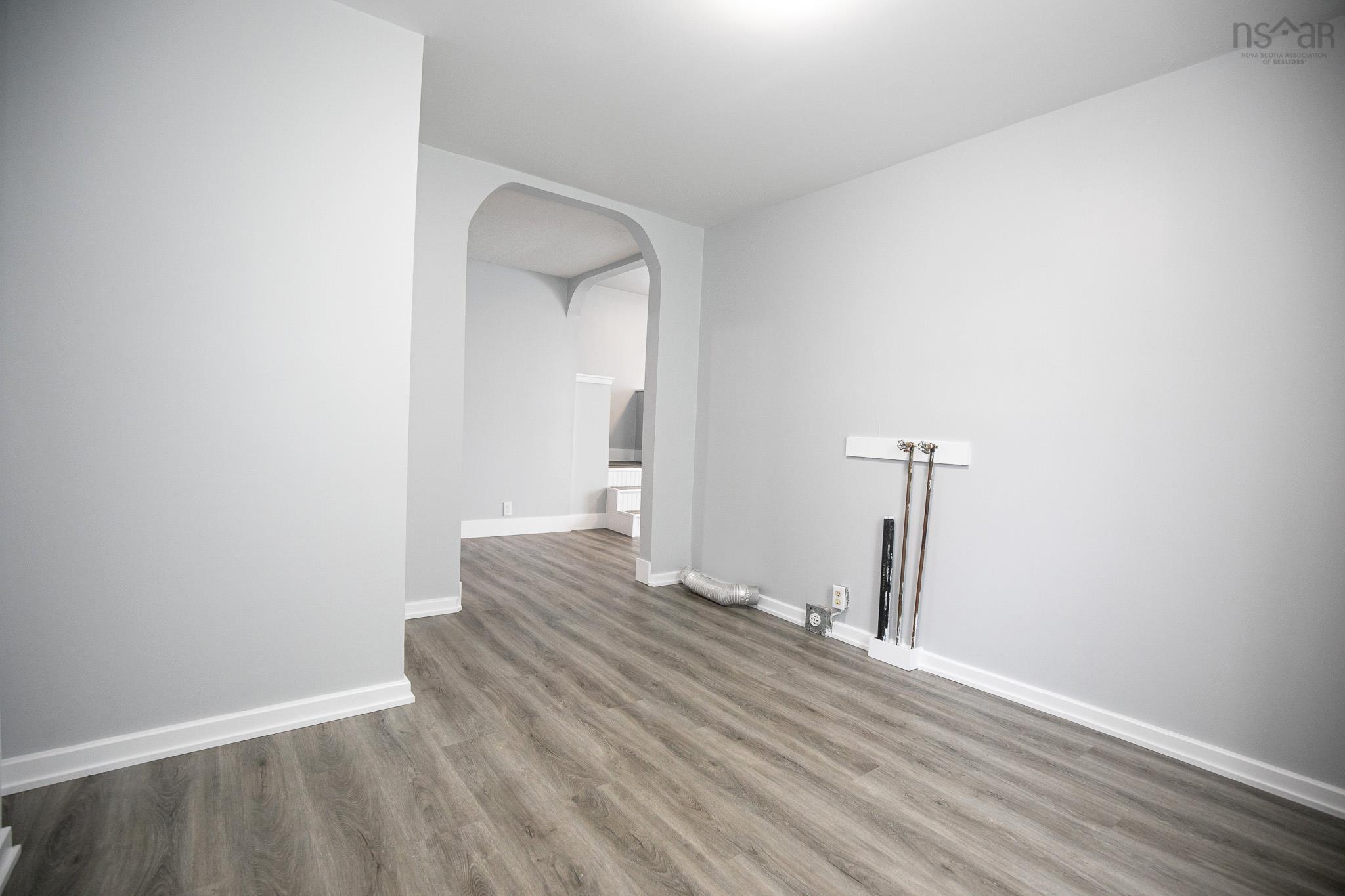 $244,900.00: 32 Douglas Avenue, Amherst