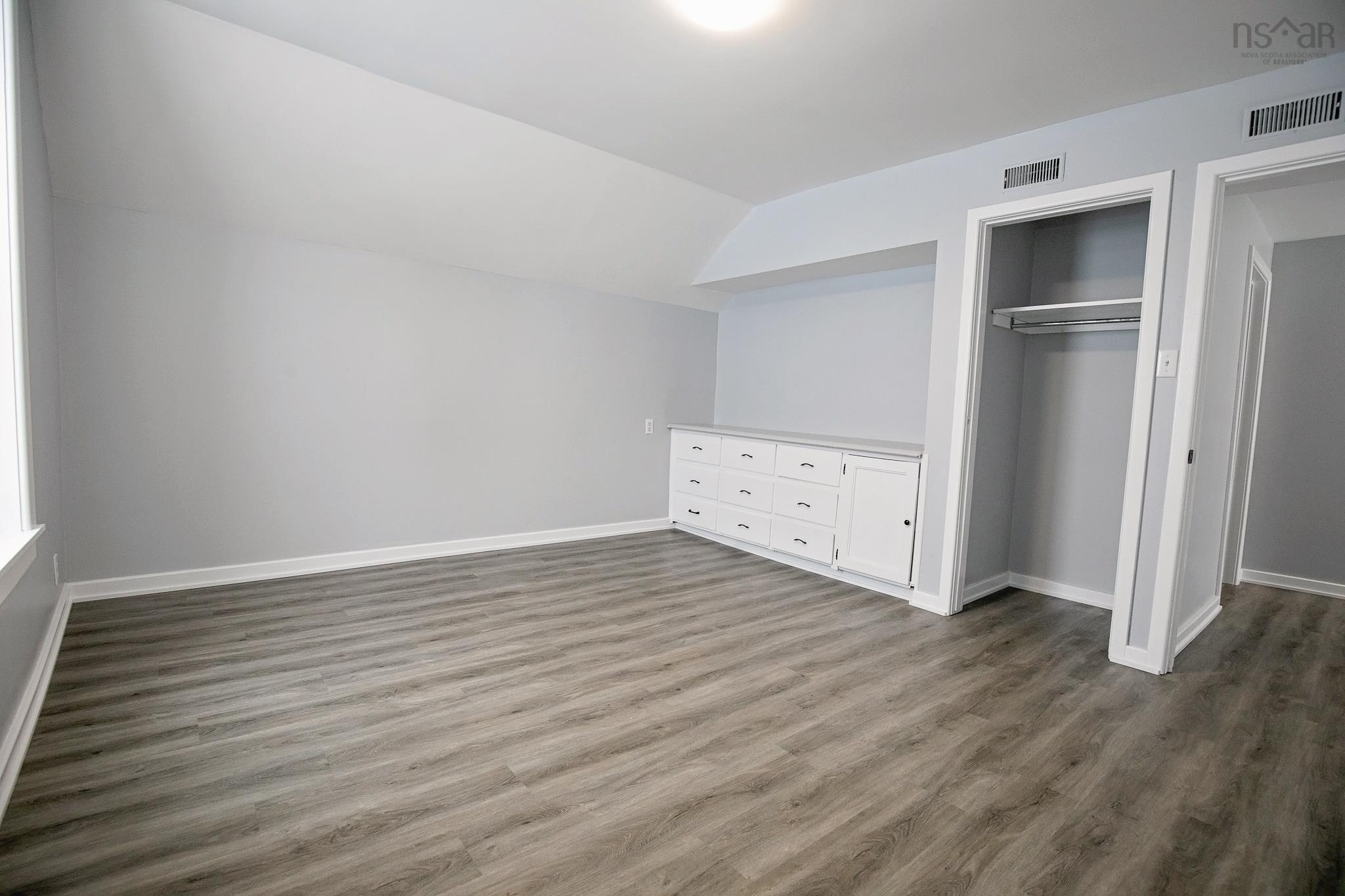 $244,900.00: 32 Douglas Avenue, Amherst