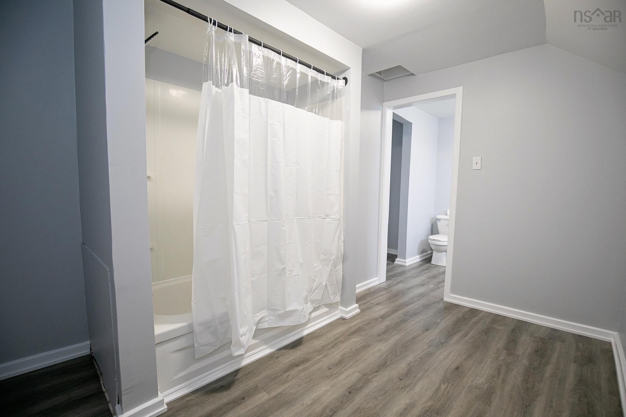 $244,900.00: 32 Douglas Avenue, Amherst