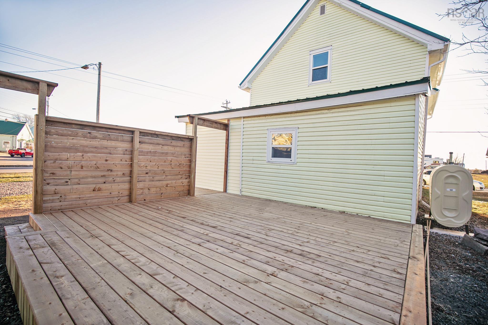 $244,900.00: 32 Douglas Avenue, Amherst