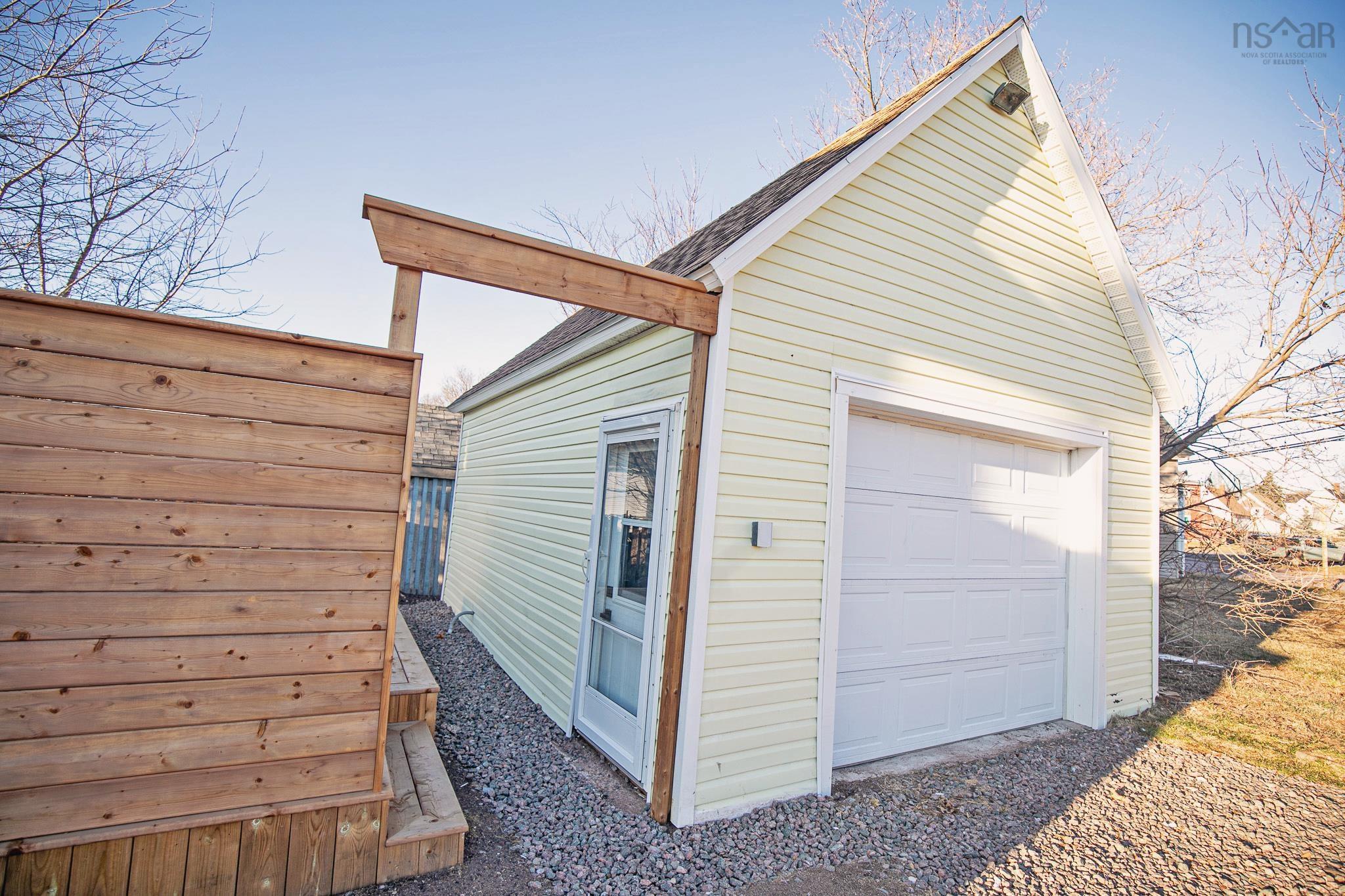 $244,900.00: 32 Douglas Avenue, Amherst