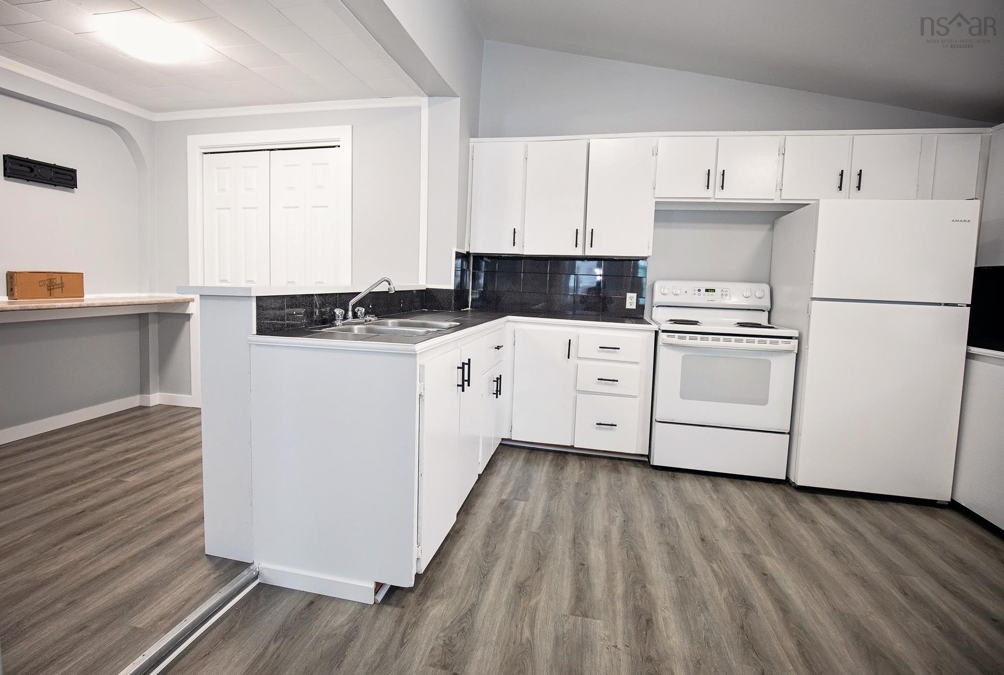 $244,900.00: 32 Douglas Avenue, Amherst