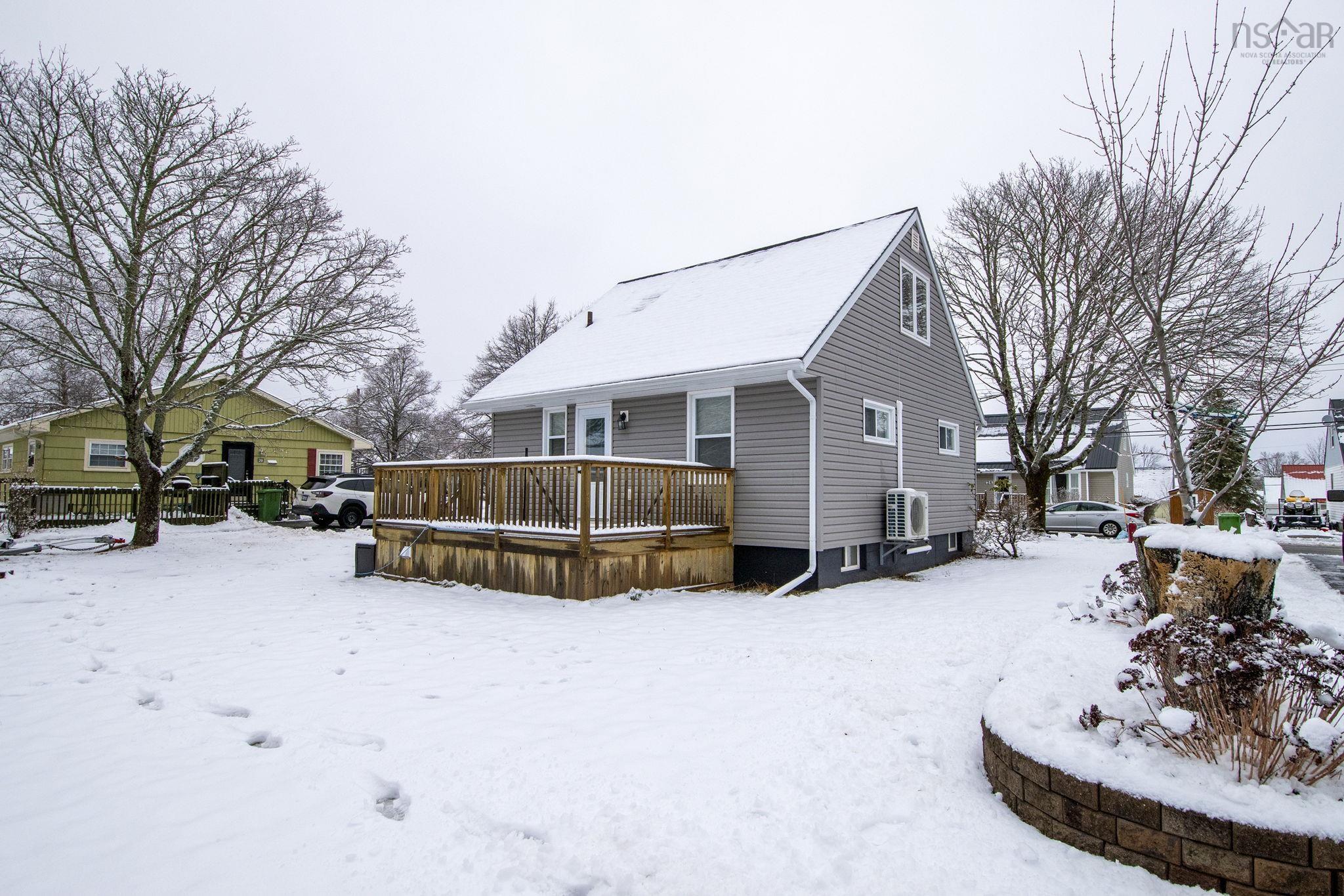 $279,900.00: 27 Cambey Avenue, Stellarton