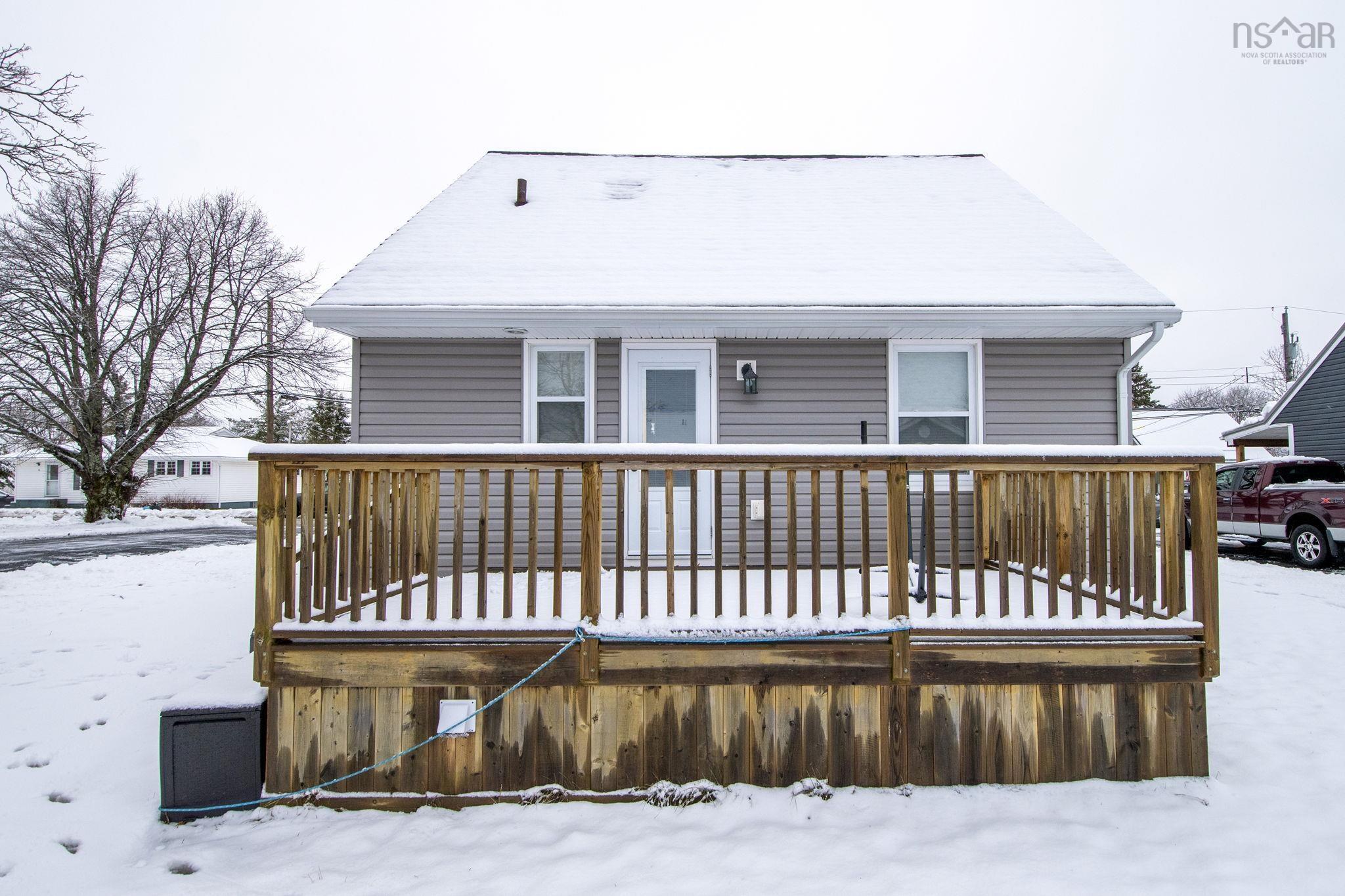 $279,900.00: 27 Cambey Avenue, Stellarton