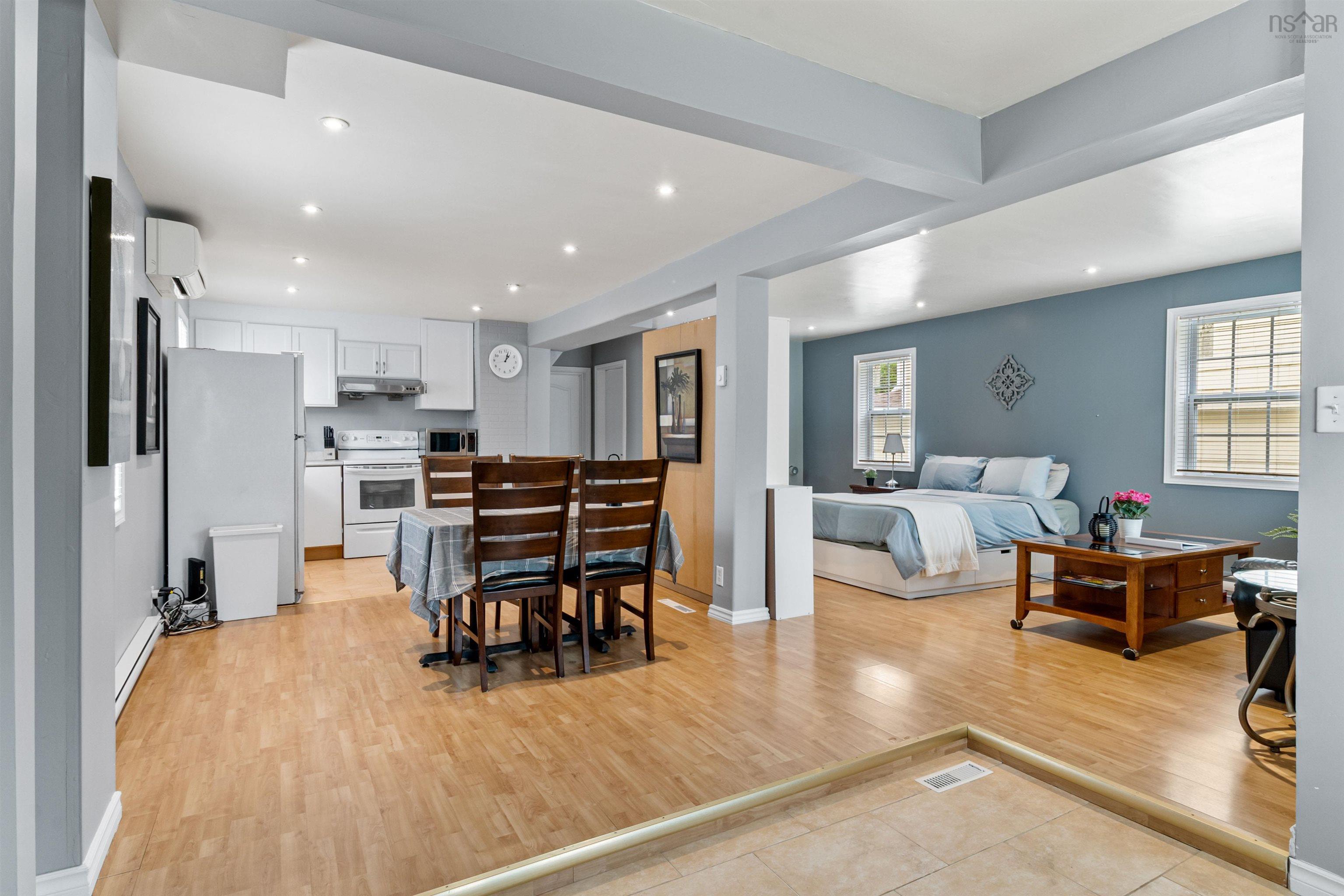 $429,900.00: 1596 St. Margaret