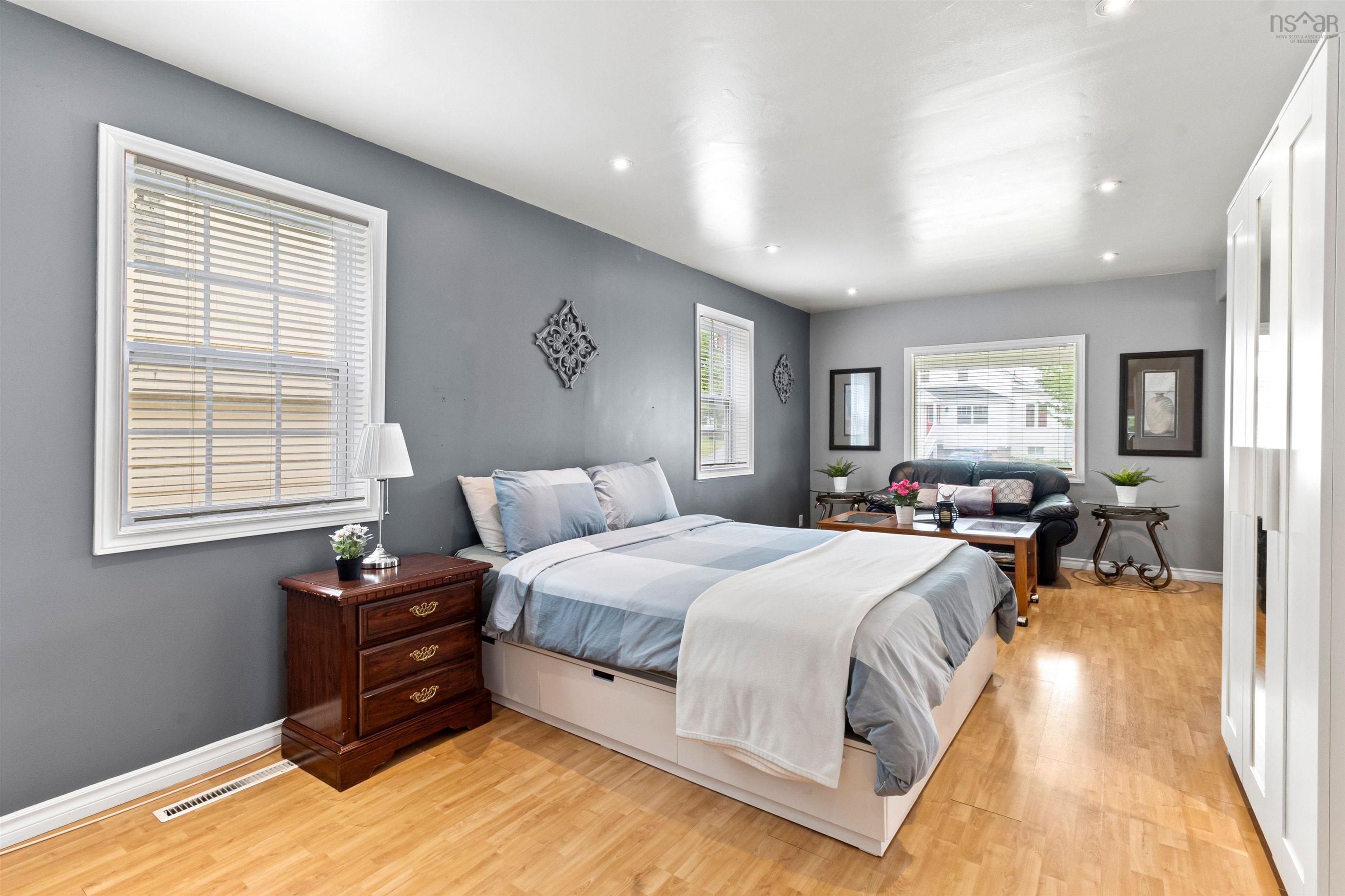 $429,900.00: 1596 St. Margaret