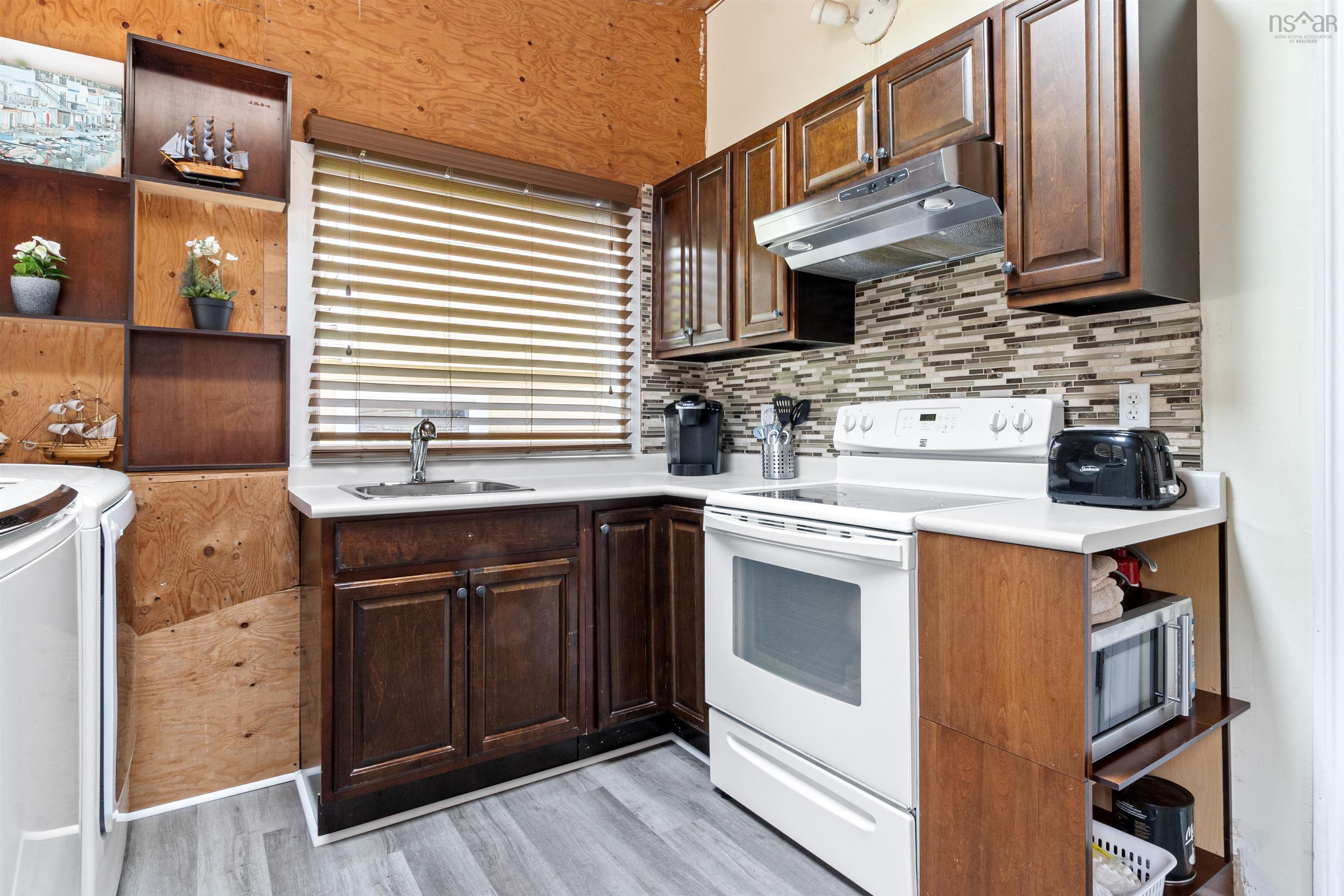 $429,900.00: 1596 St. Margaret