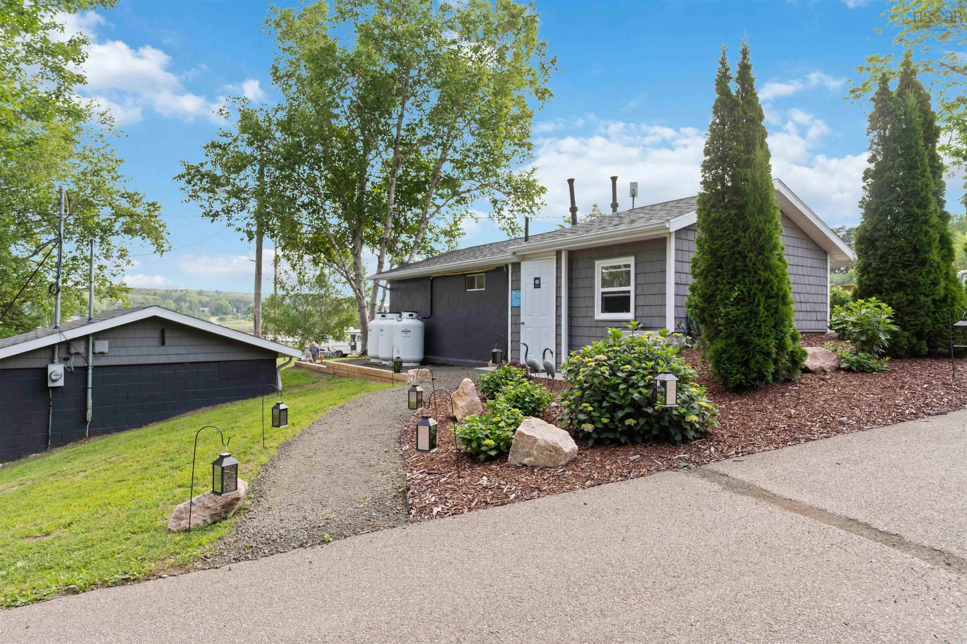 $1,895,000.00: 232/236 Victoria Street, Digby