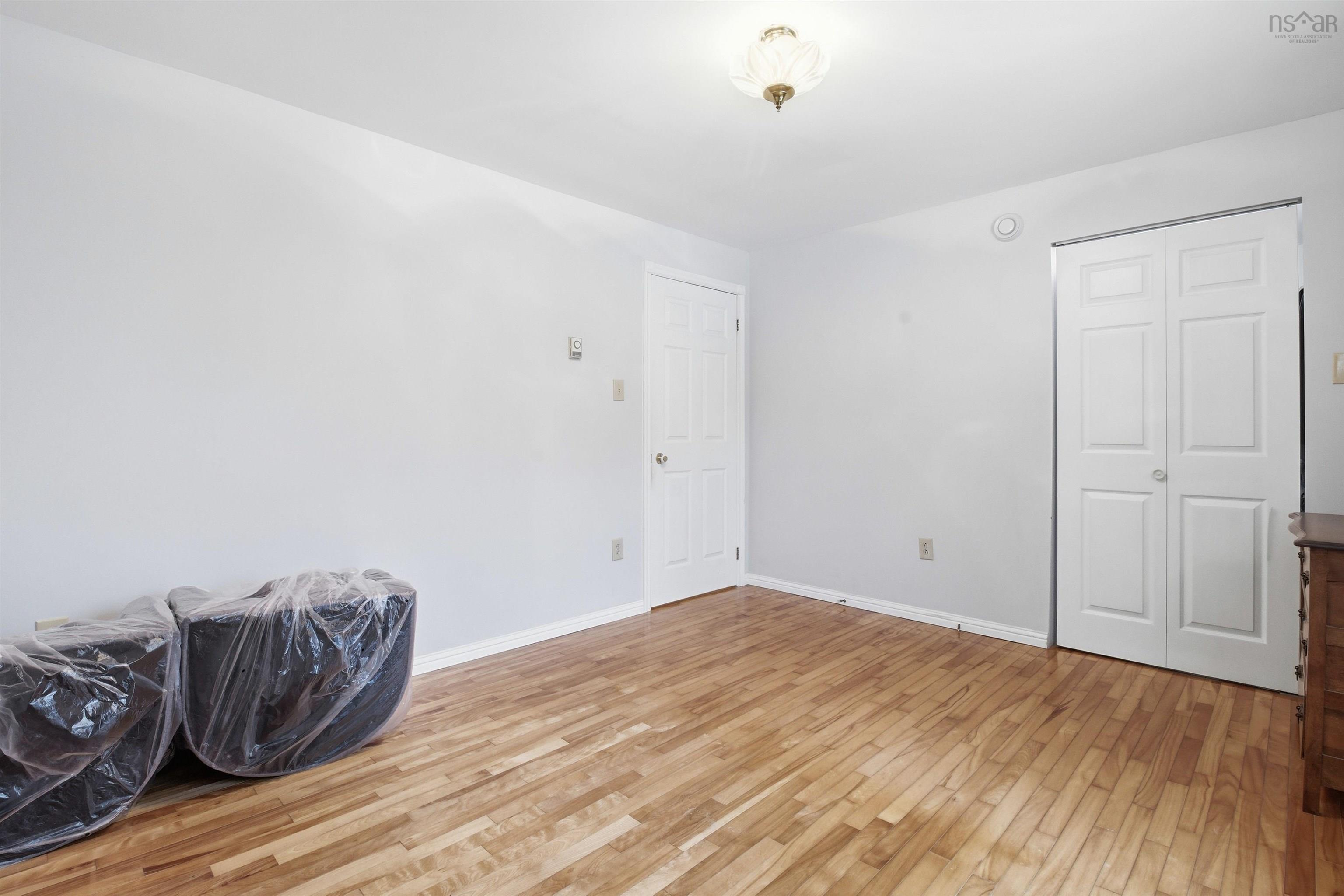 $549,900.00: 44 Lakewood Drive Extension, Brooklyn