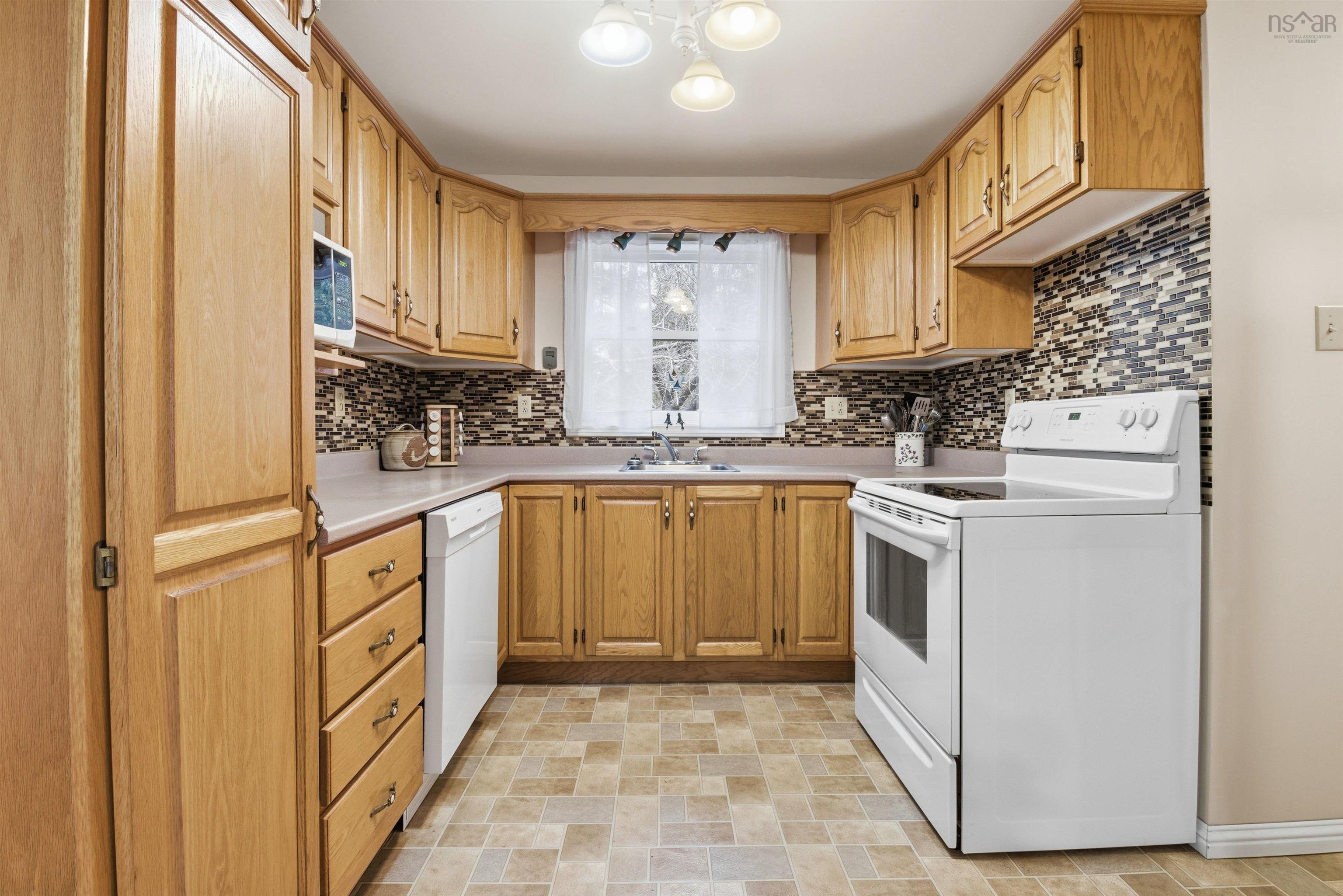 $549,900.00: 44 Lakewood Drive Extension, Brooklyn