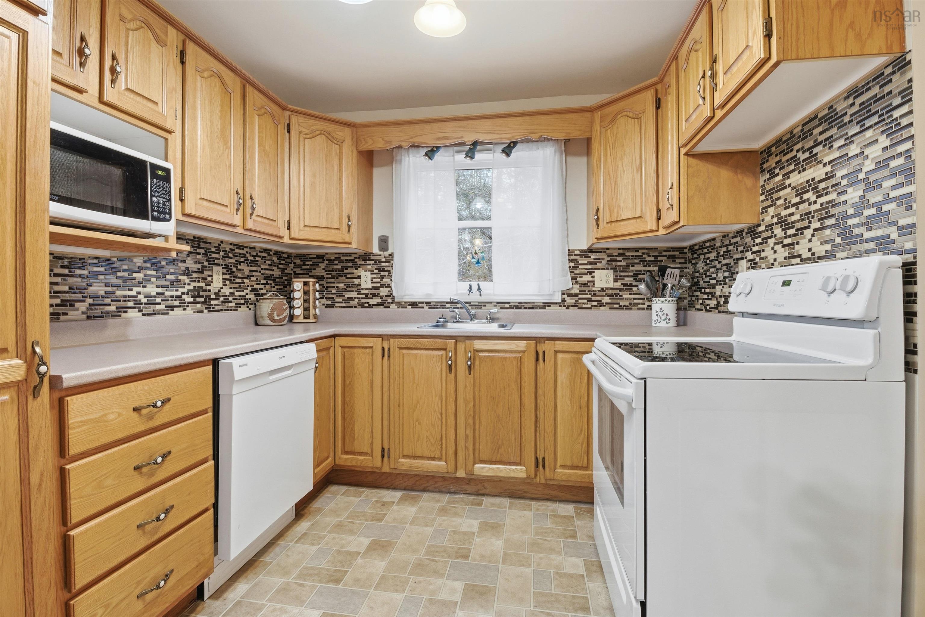 $549,900.00: 44 Lakewood Drive Extension, Brooklyn