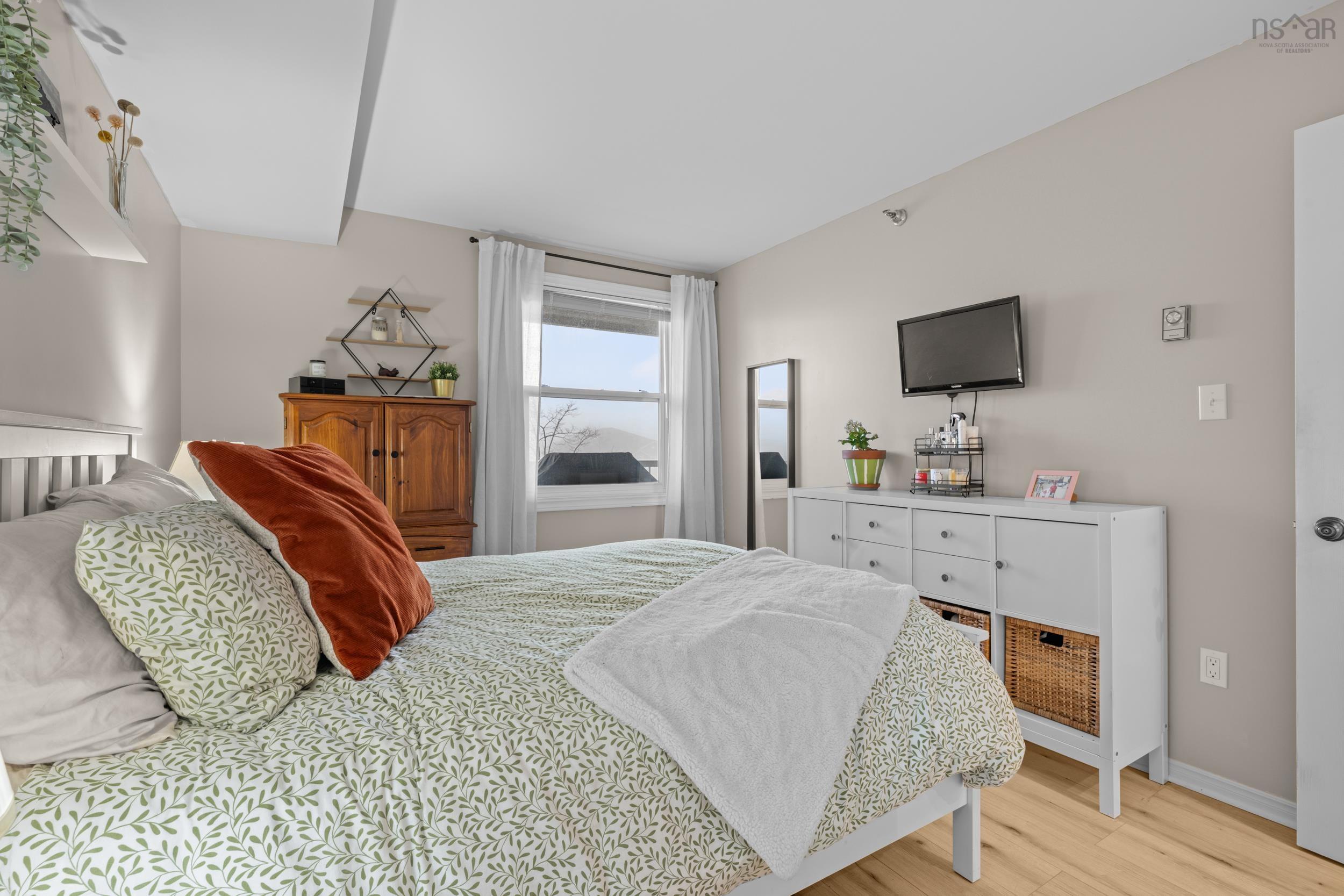 $374,990.00: 409 93 Kearney Lake Road, Kearney Lake