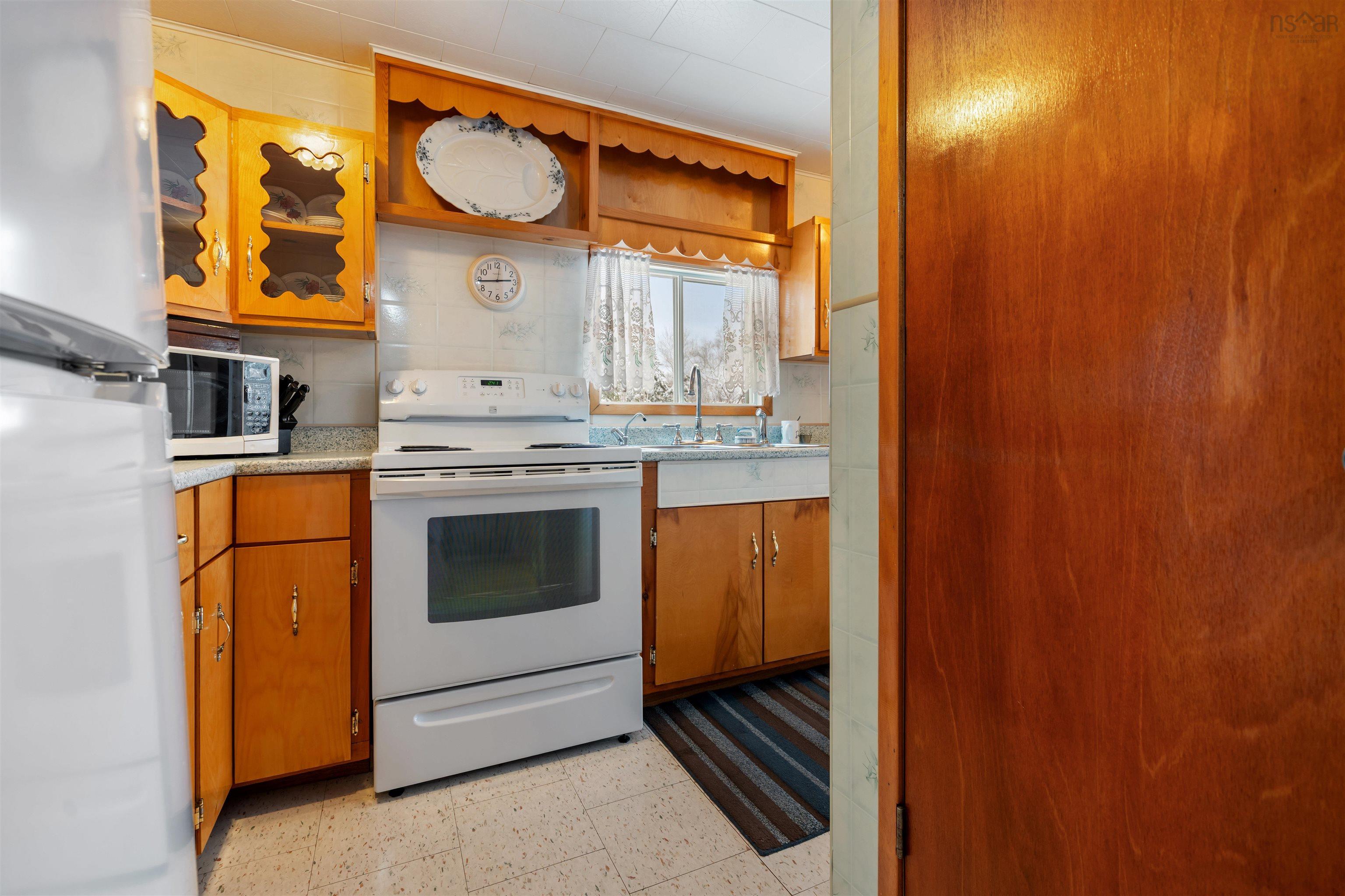 $325,000.00: 417 MacKenzie Road, Black Point