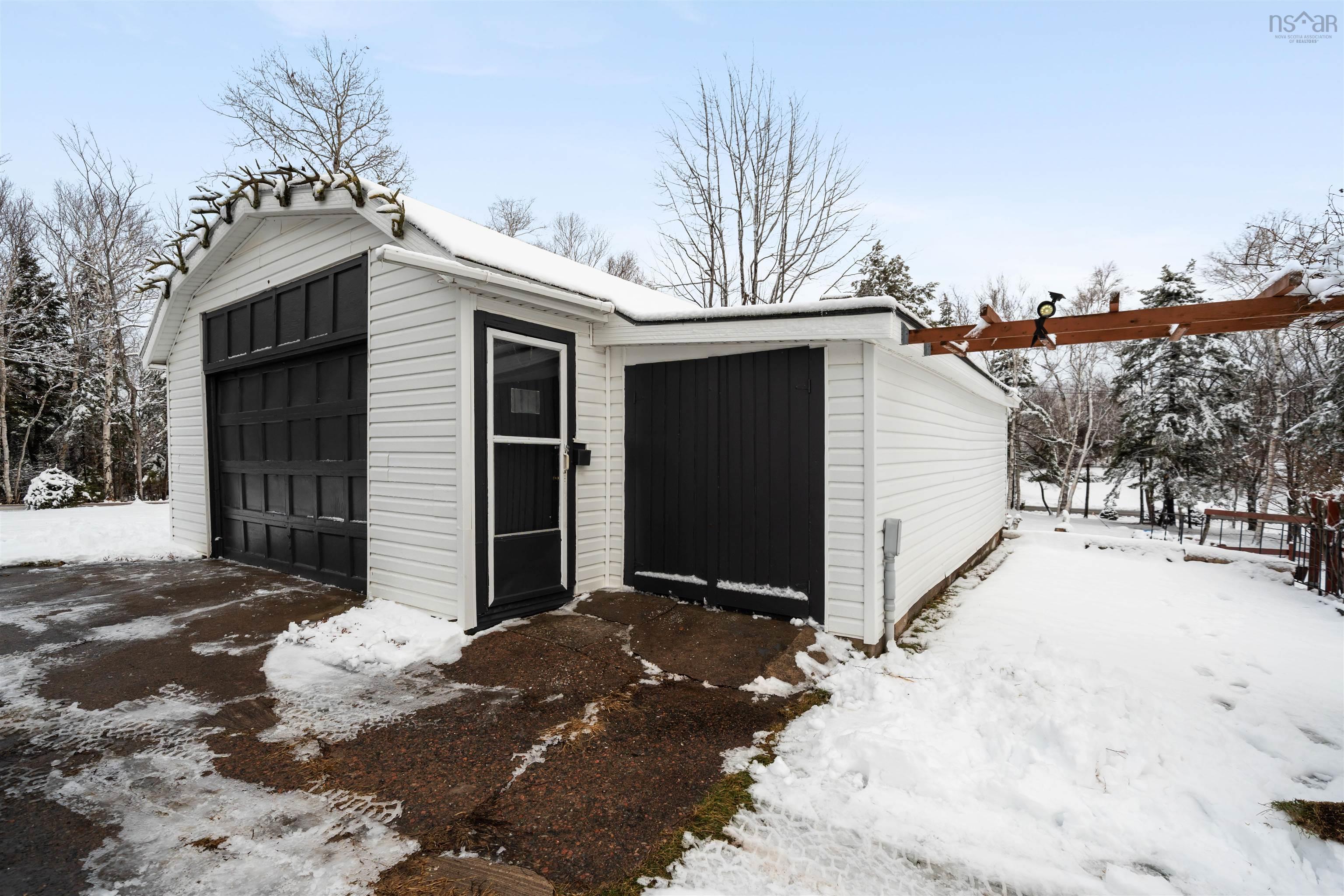 $325,000.00: 417 MacKenzie Road, Black Point