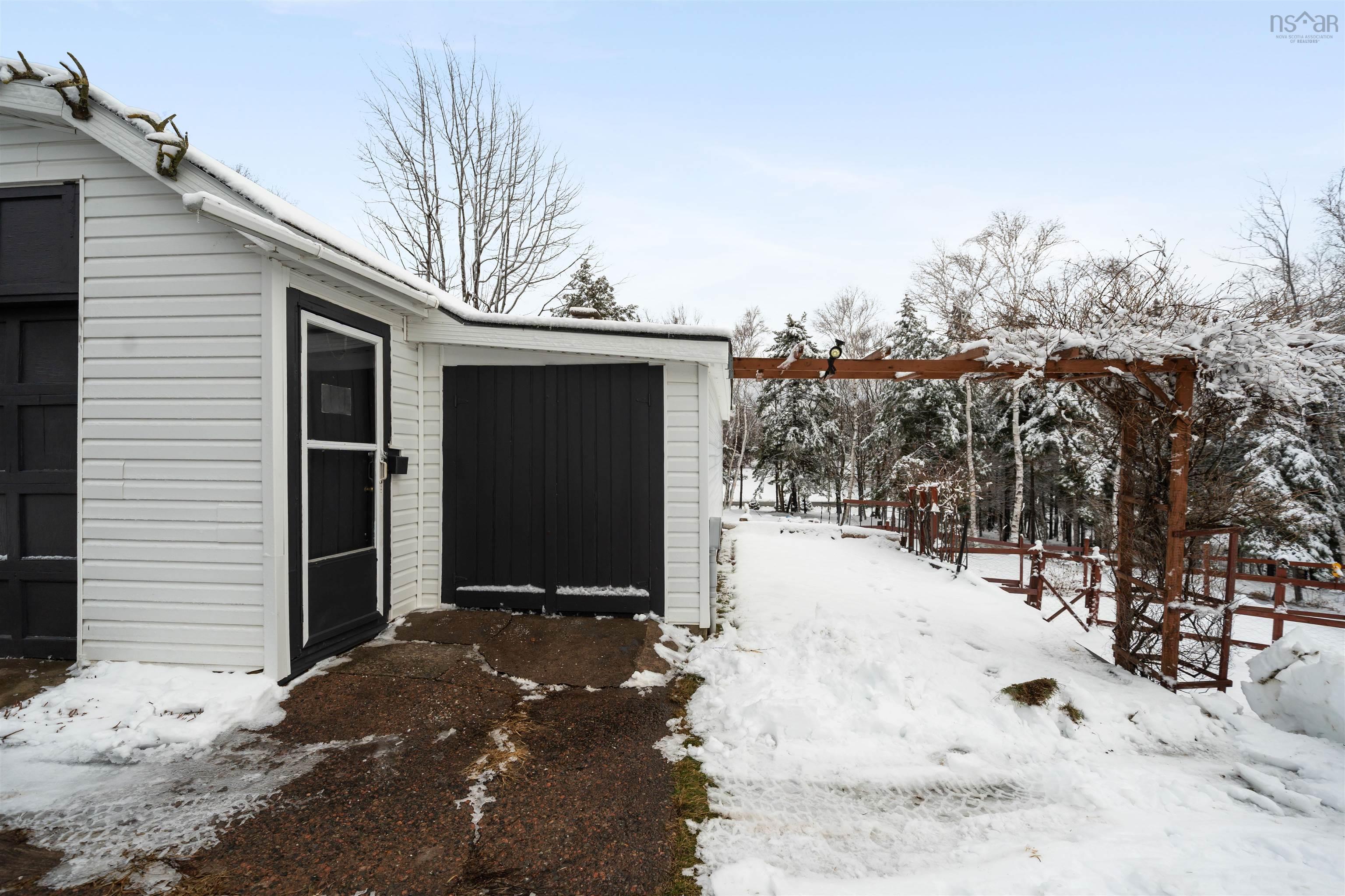 $325,000.00: 417 MacKenzie Road, Black Point