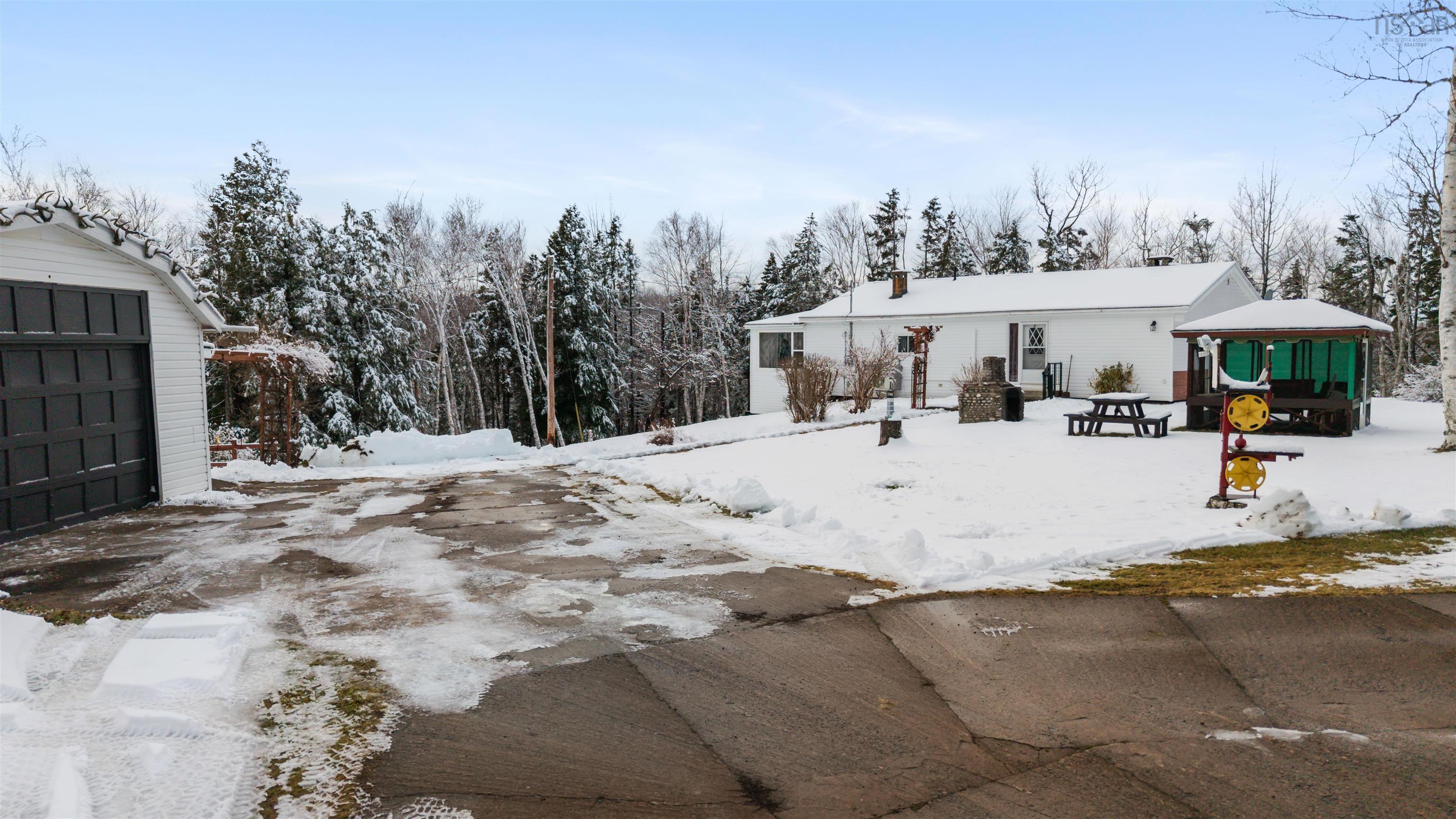 $325,000.00: 417 MacKenzie Road, Black Point