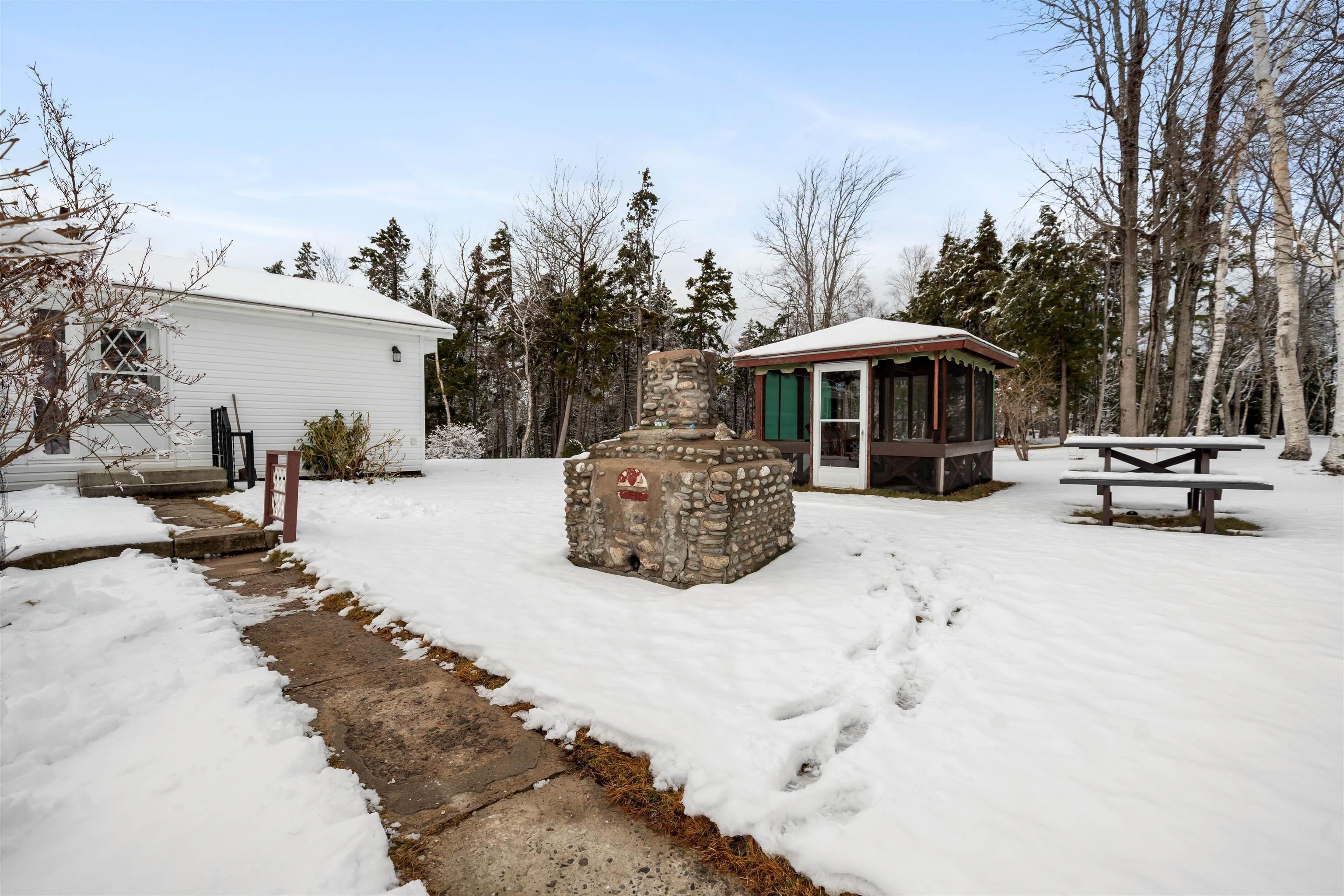 $325,000.00: 417 MacKenzie Road, Black Point