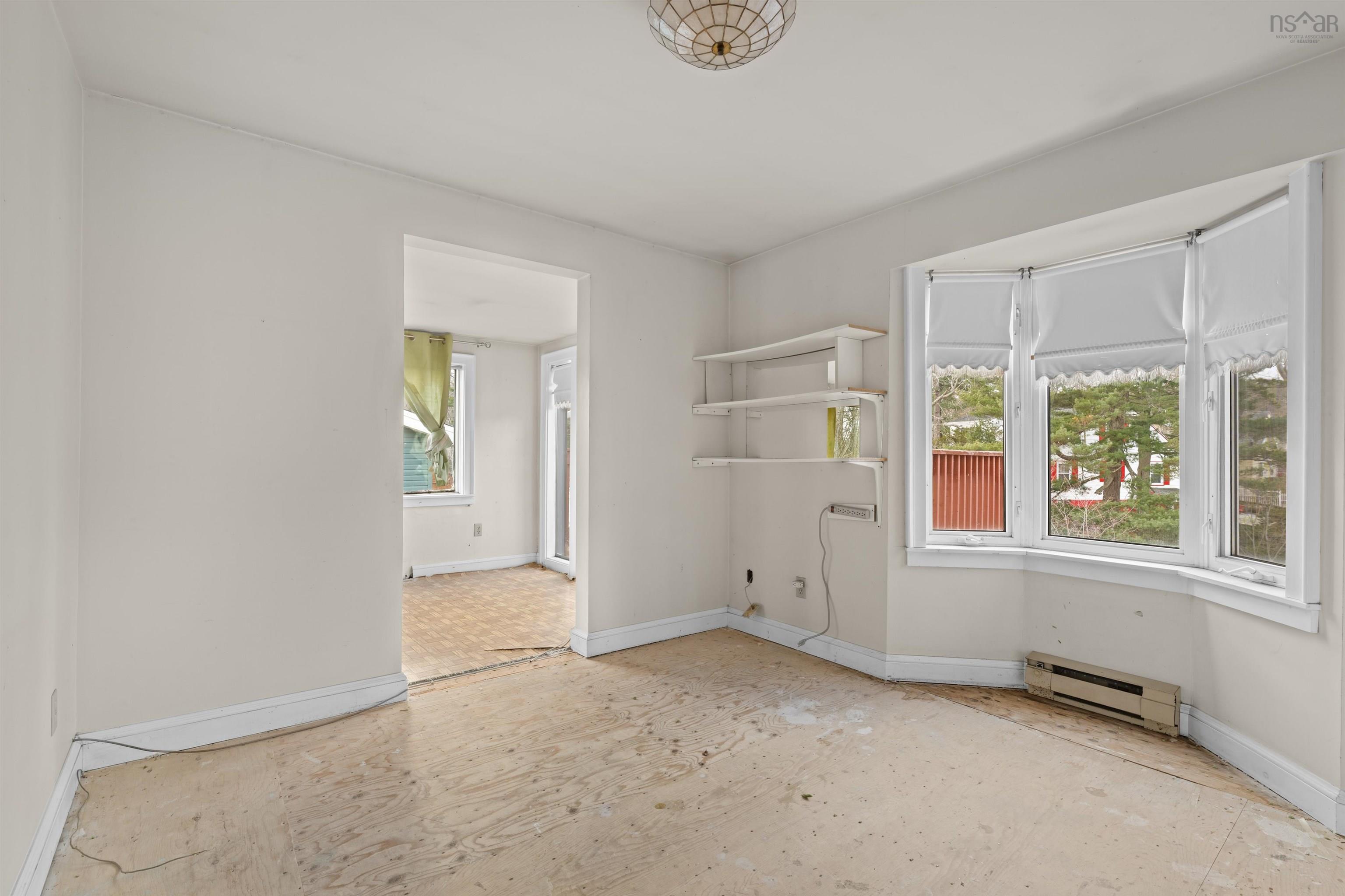 $550,000.00: 5 Ferndale Drive, Halifax