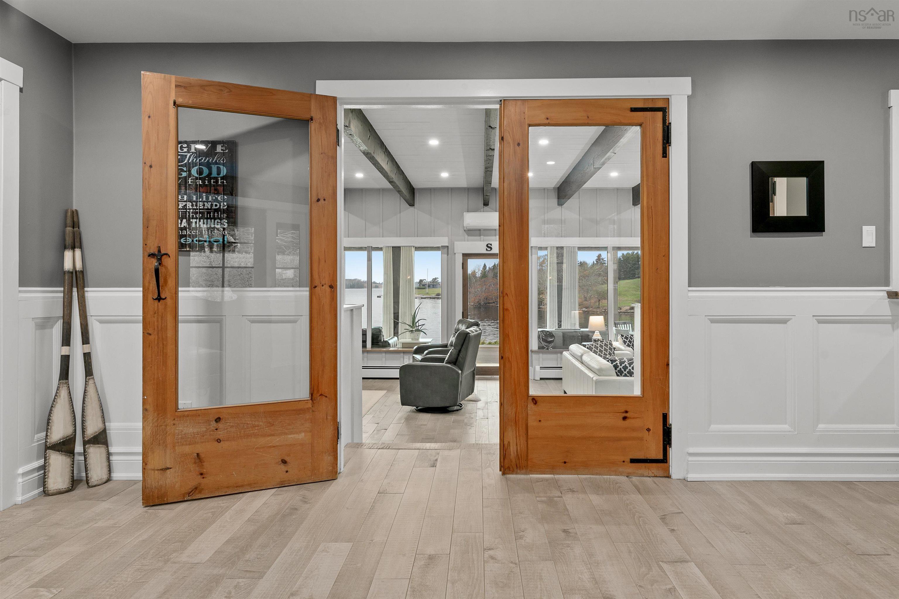 $1,950,000.00: 10680 Peggys Cove Road, Glen Margaret