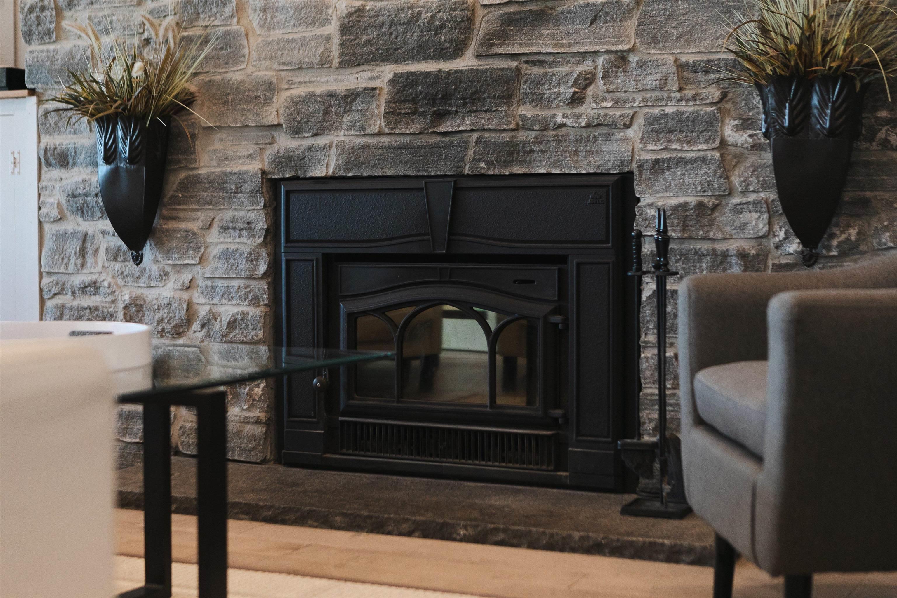 $1,950,000.00: 10680 Peggys Cove Road, Glen Margaret