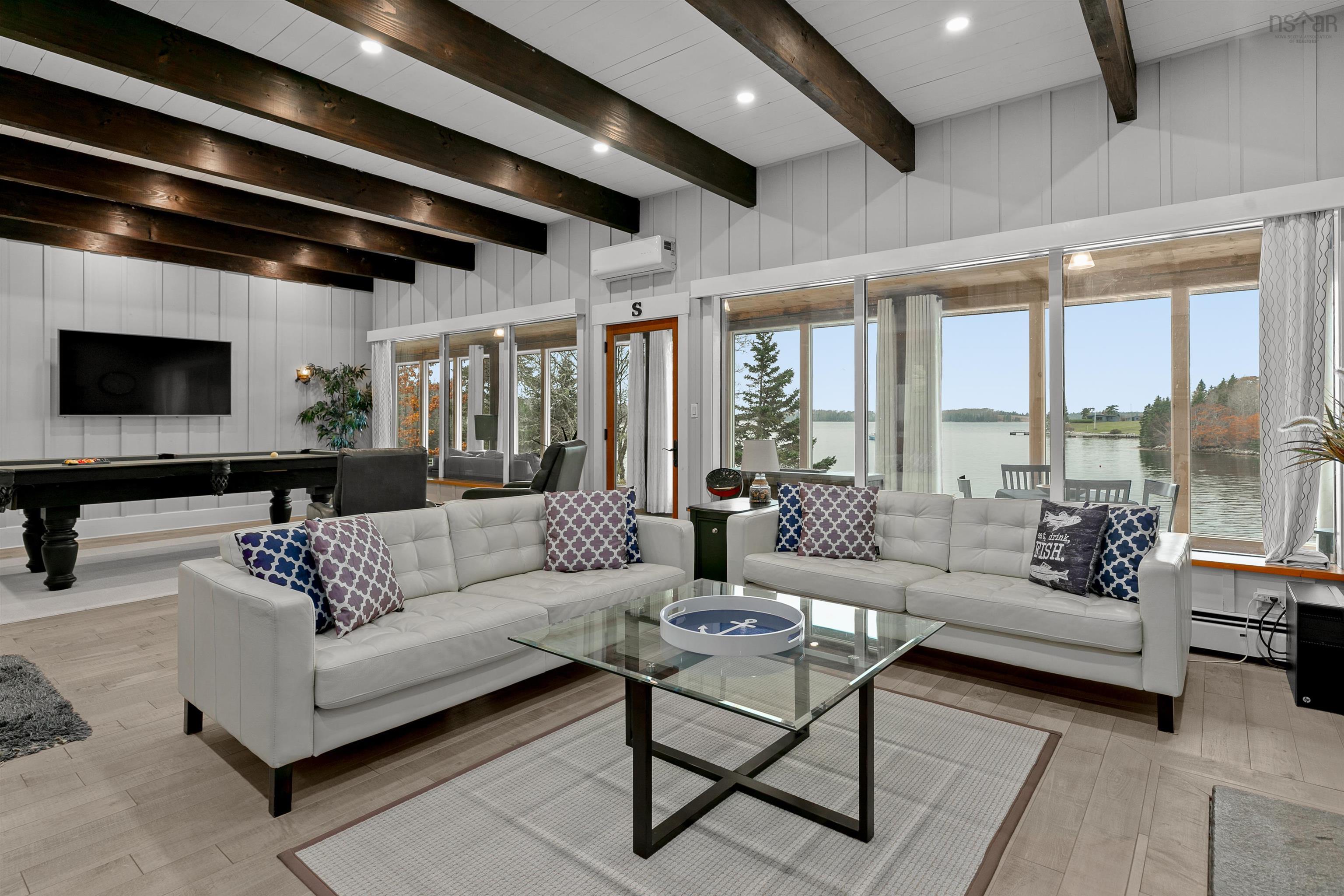 $1,950,000.00: 10680 Peggys Cove Road, Glen Margaret