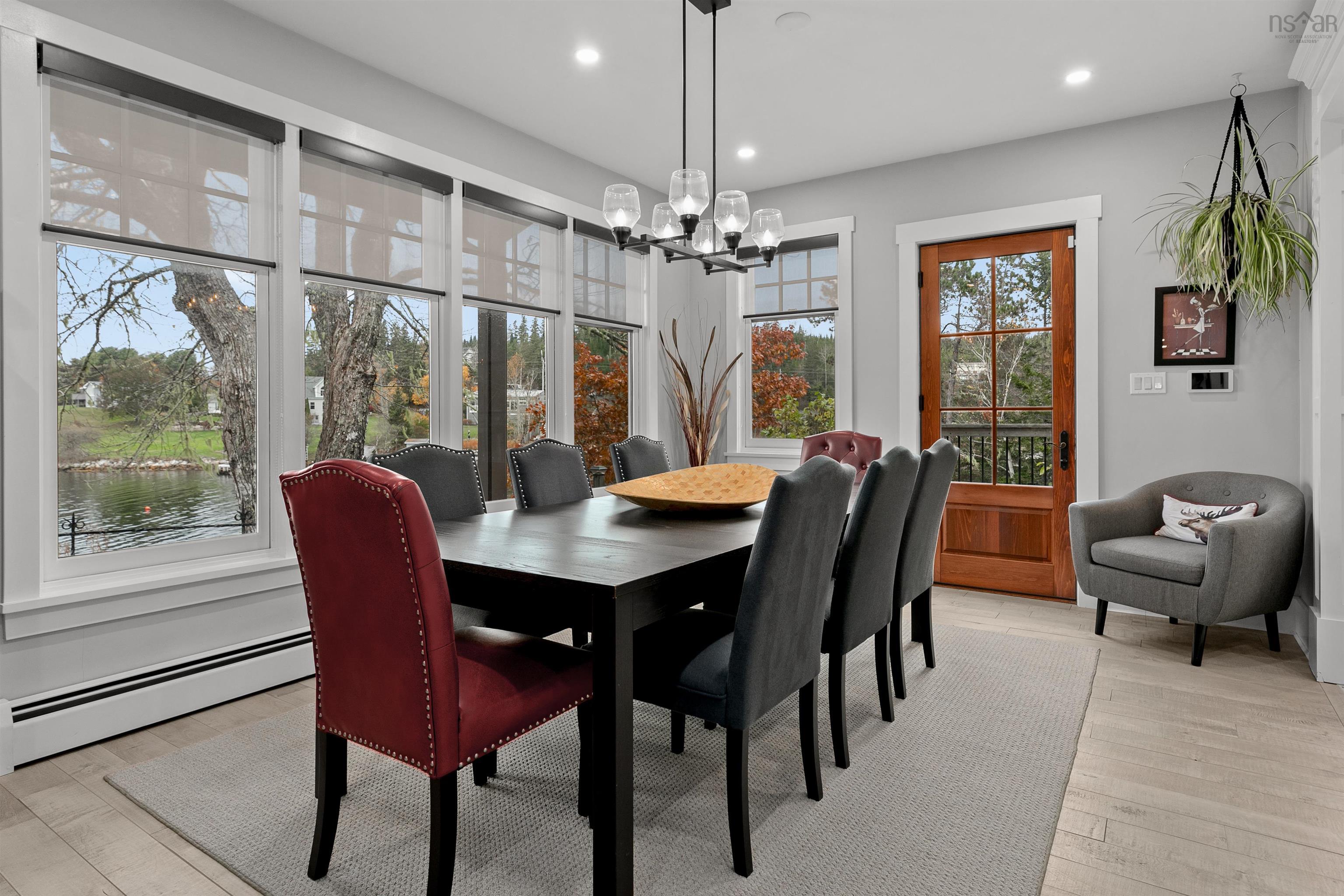 $1,950,000.00: 10680 Peggys Cove Road, Glen Margaret