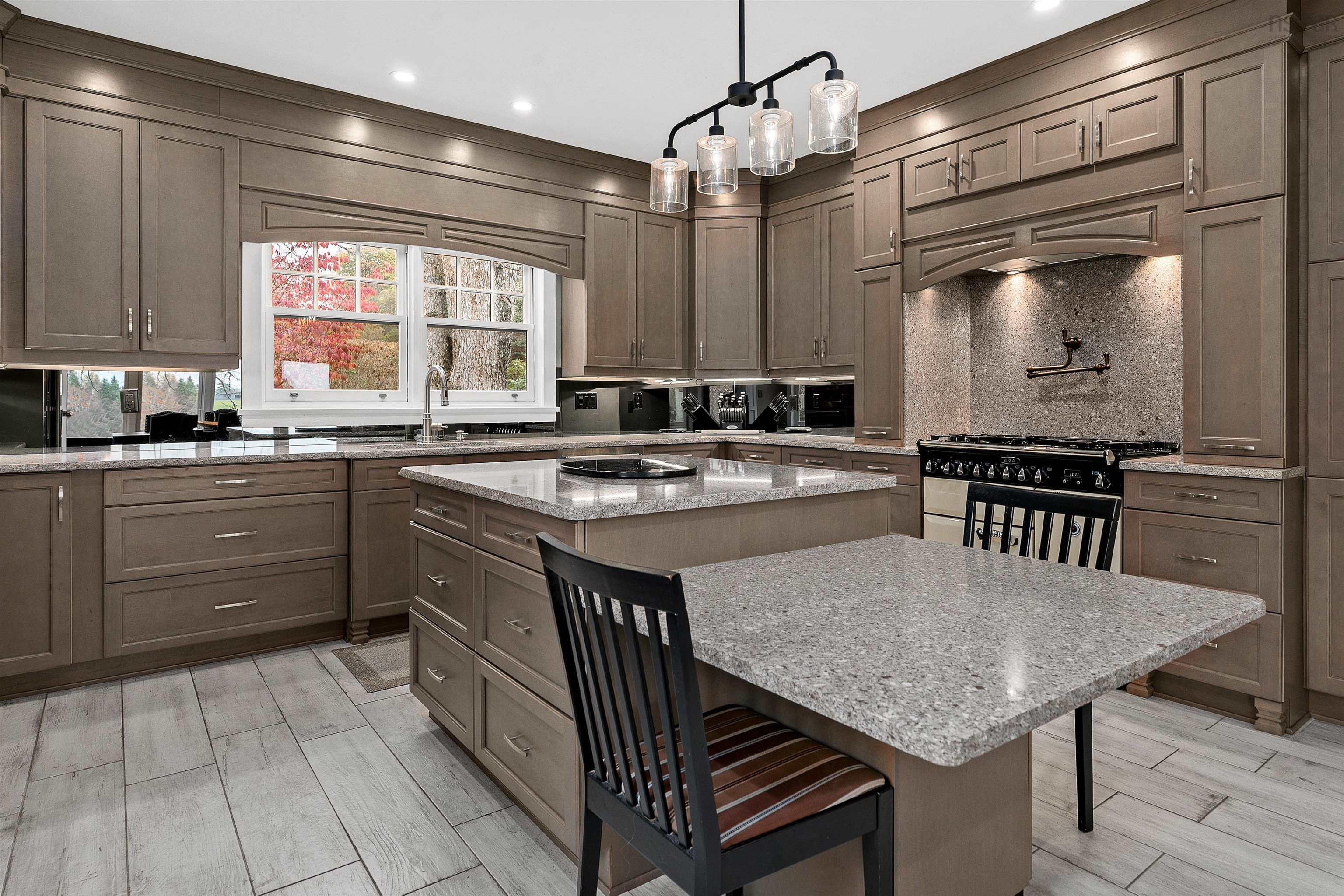 $1,950,000.00: 10680 Peggys Cove Road, Glen Margaret