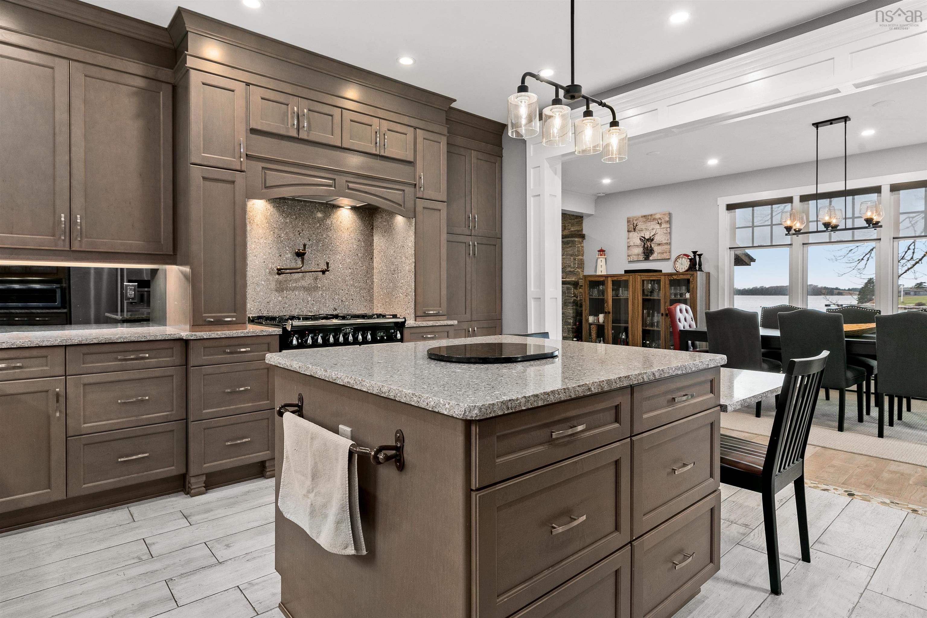 $1,950,000.00: 10680 Peggys Cove Road, Glen Margaret