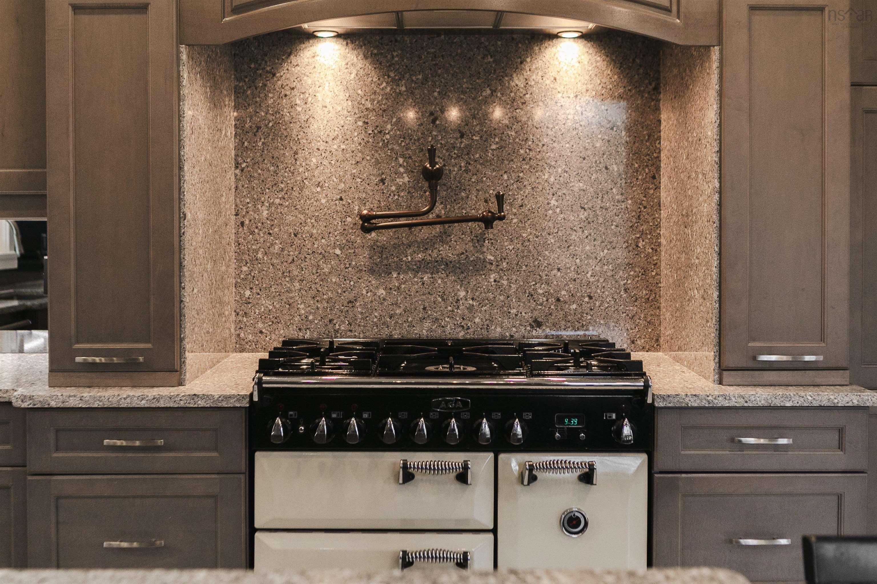 $1,950,000.00: 10680 Peggys Cove Road, Glen Margaret