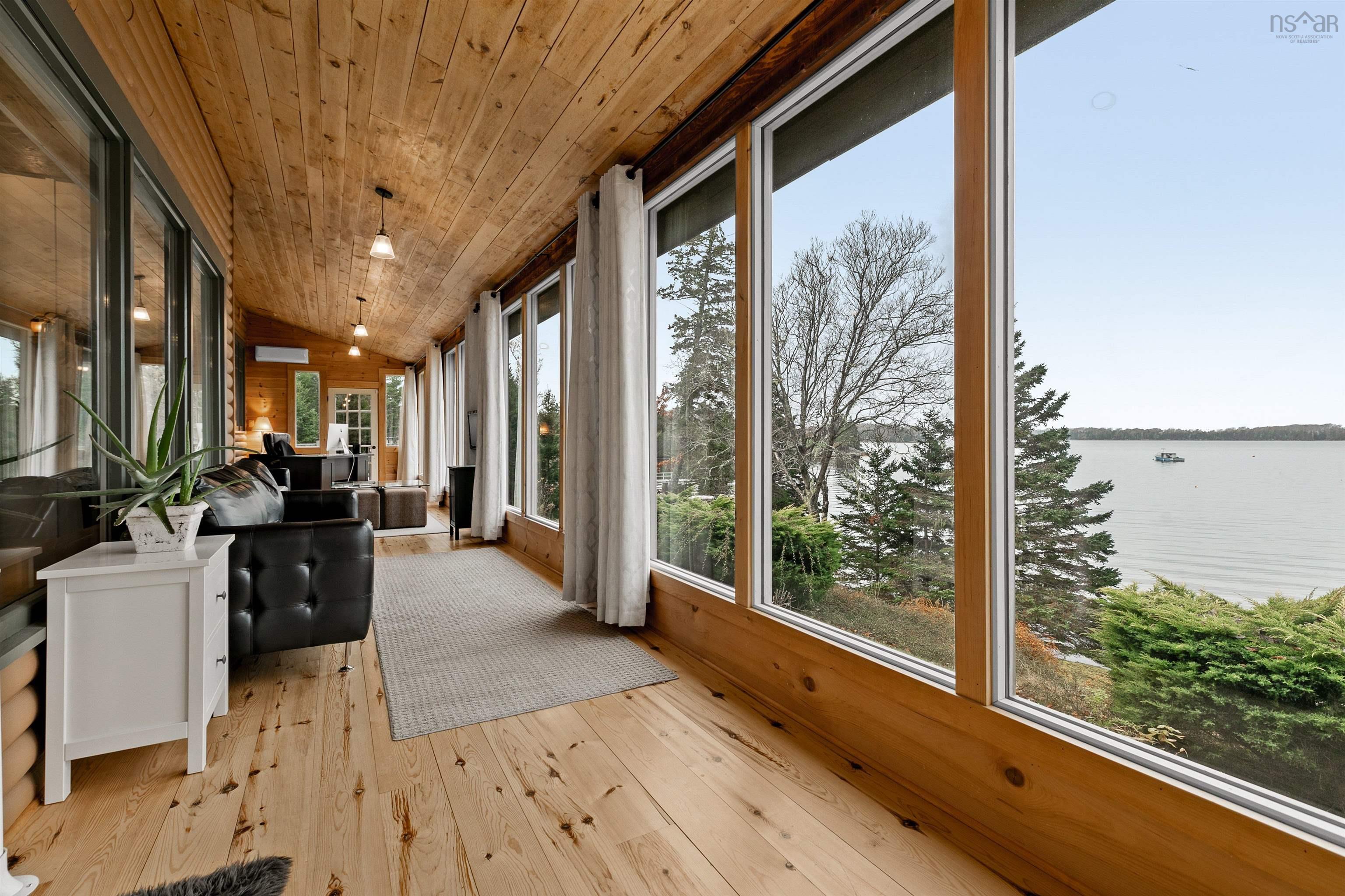 $1,950,000.00: 10680 Peggys Cove Road, Glen Margaret