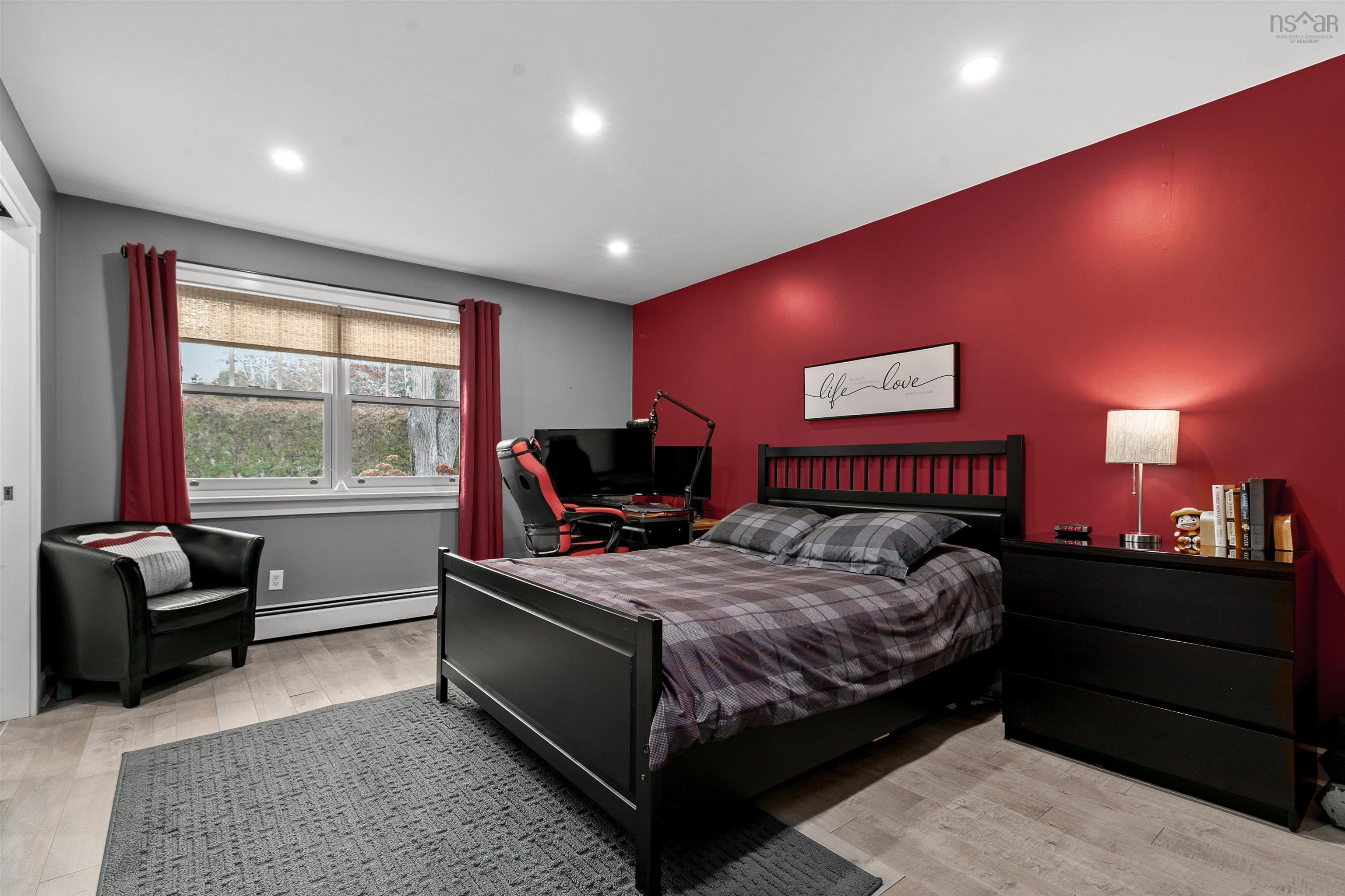 $1,950,000.00: 10680 Peggys Cove Road, Glen Margaret