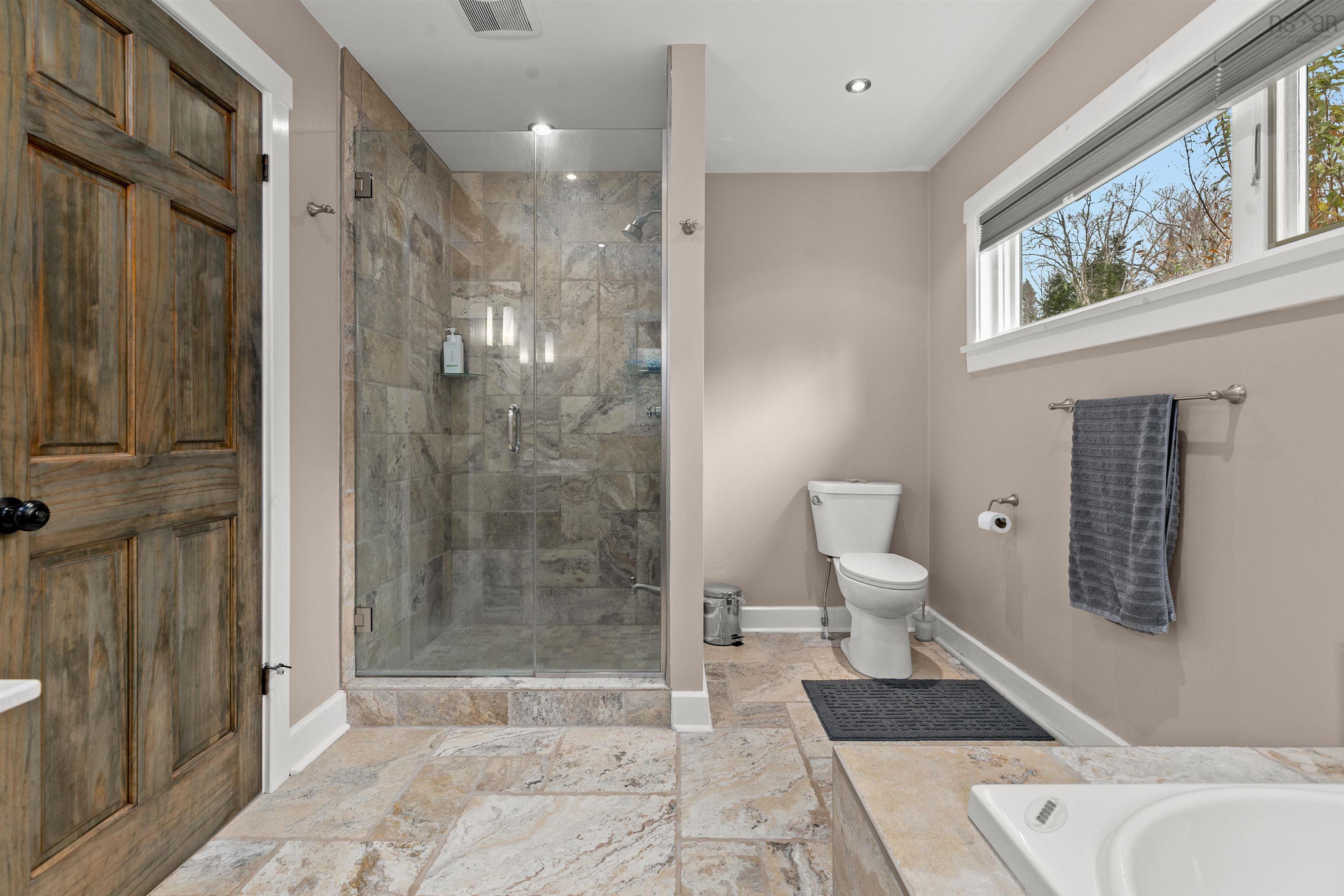 $1,950,000.00: 10680 Peggys Cove Road, Glen Margaret