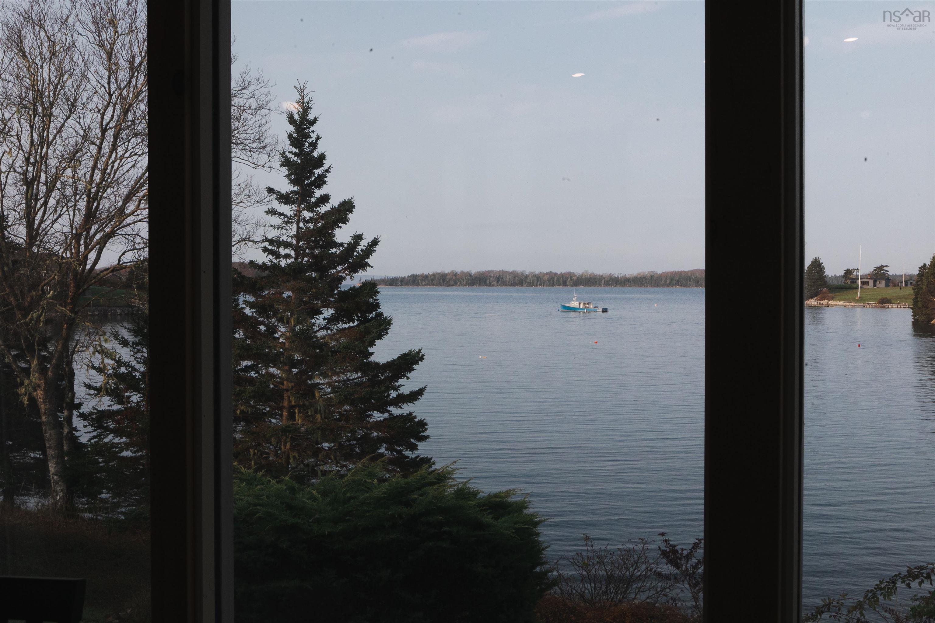 $1,950,000.00: 10680 Peggys Cove Road, Glen Margaret