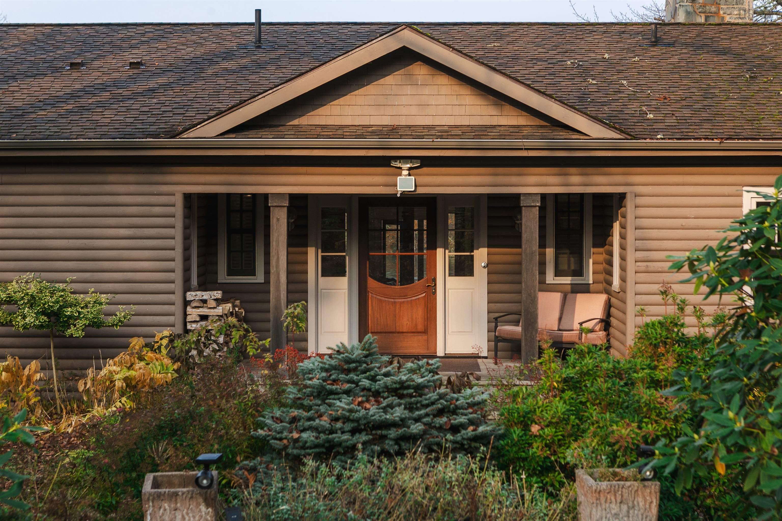 $1,950,000.00: 10680 Peggys Cove Road, Glen Margaret