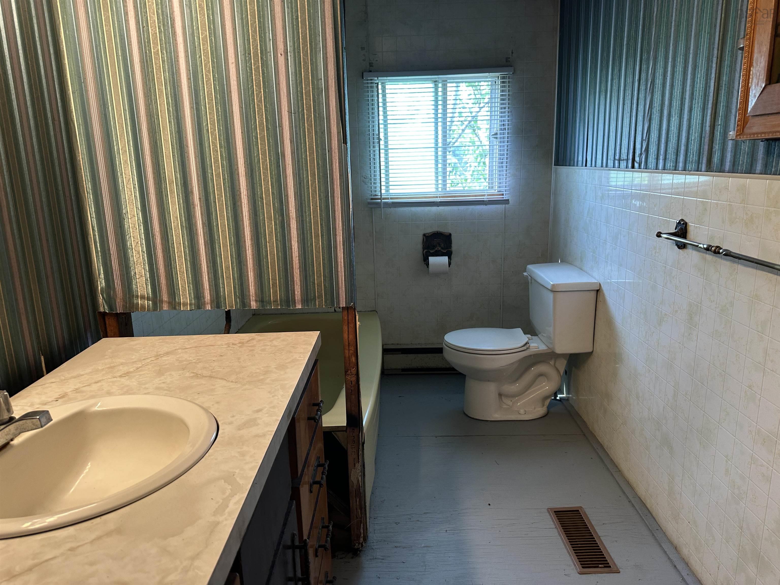 $625,000.00: 6185 Highway 4, Linacy