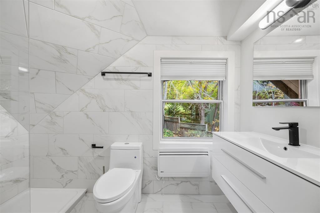 680 Shore Drive, Bedford, NS (MLS 202600944)