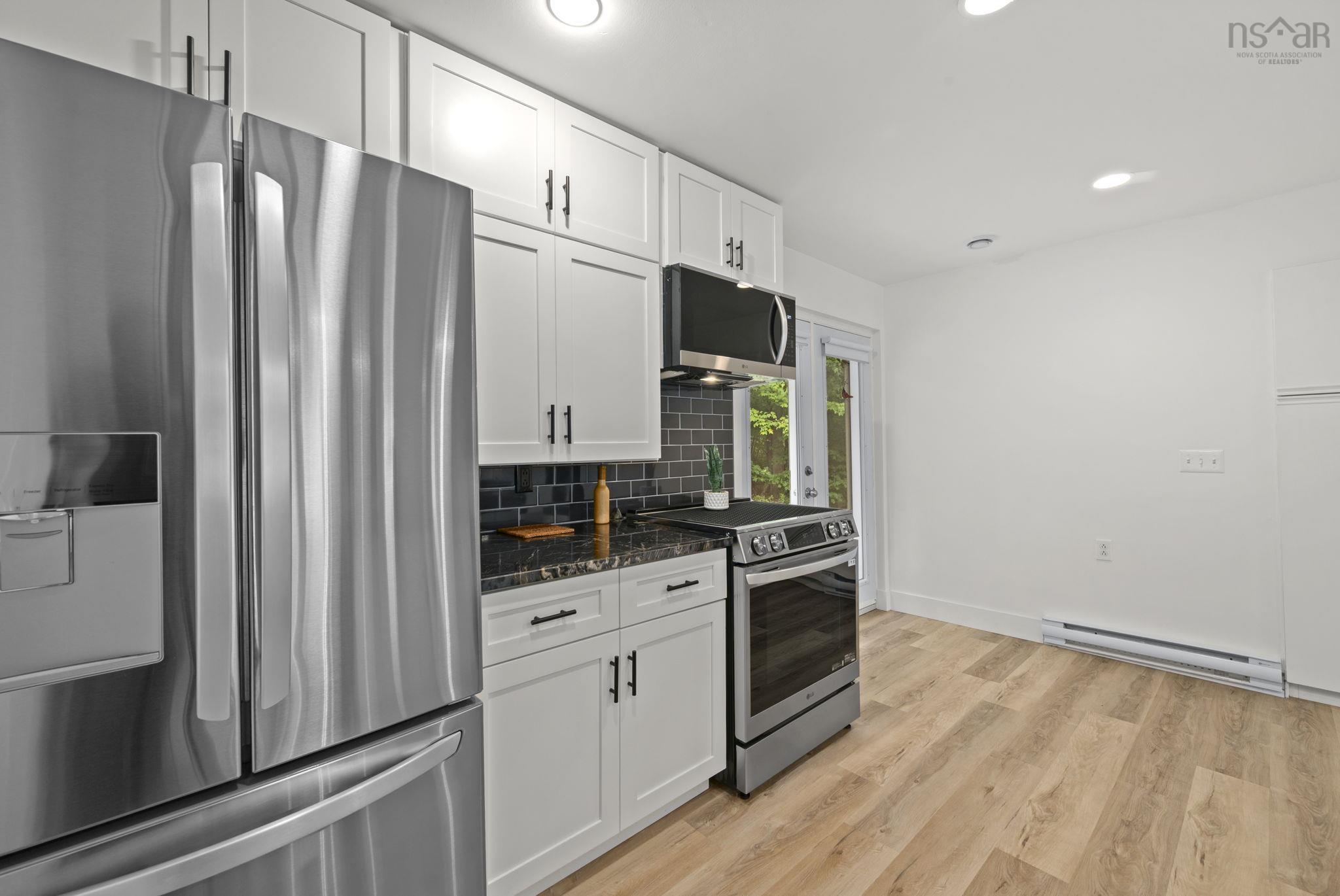 $725,000.00: 31-33 Birch Grove, Upper Tantallon