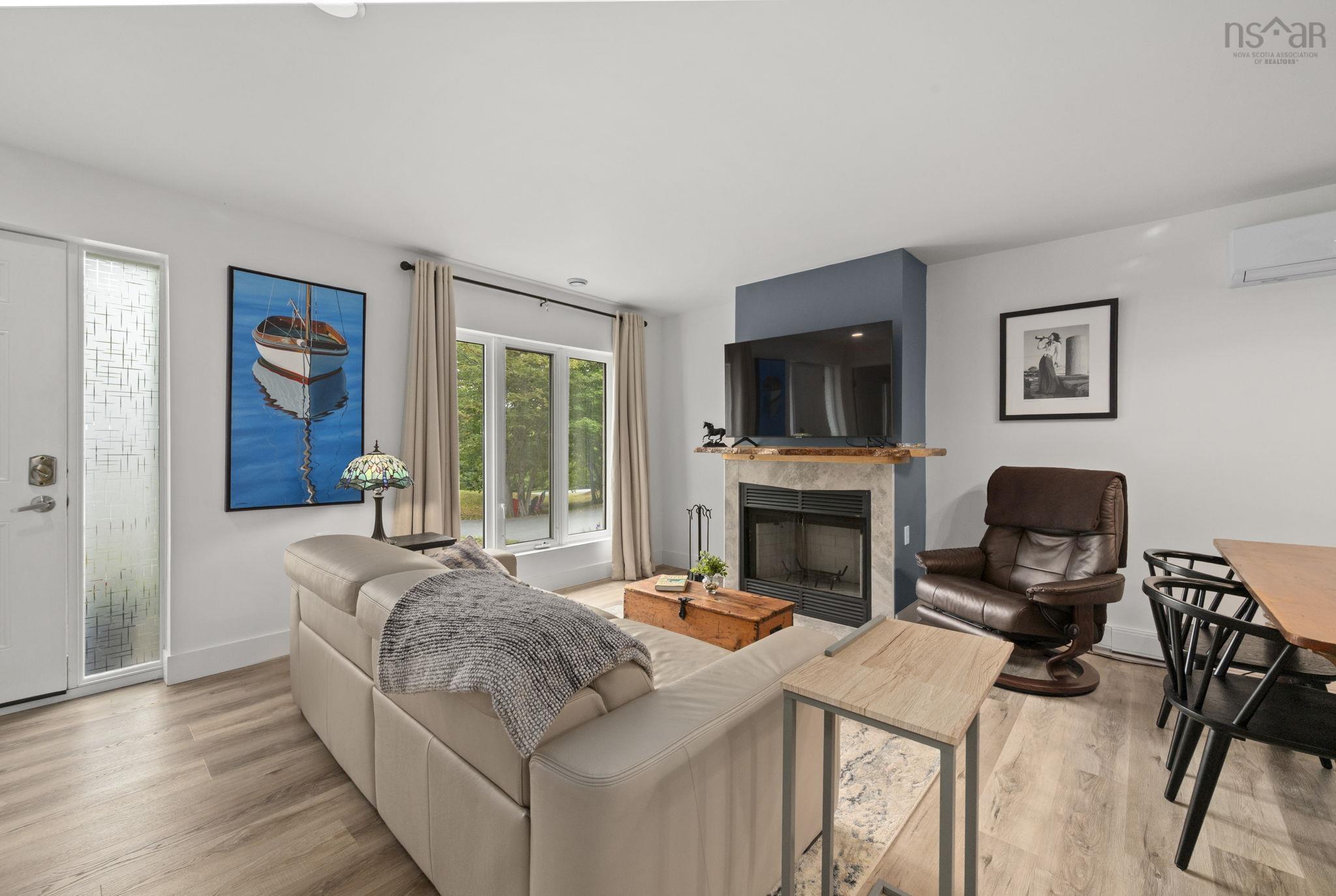 $725,000.00: 31-33 Birch Grove, Upper Tantallon