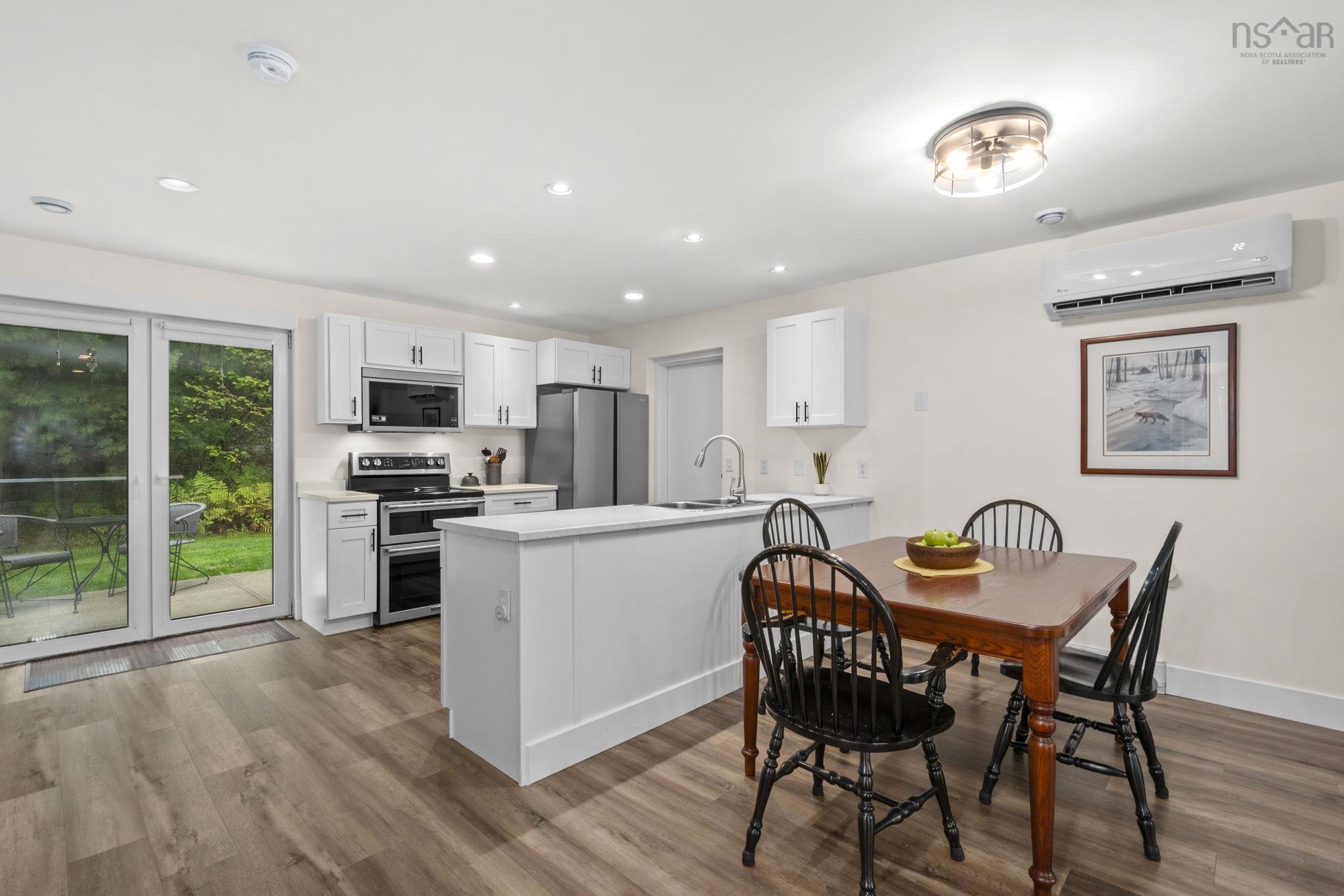 $725,000.00: 31-33 Birch Grove, Upper Tantallon