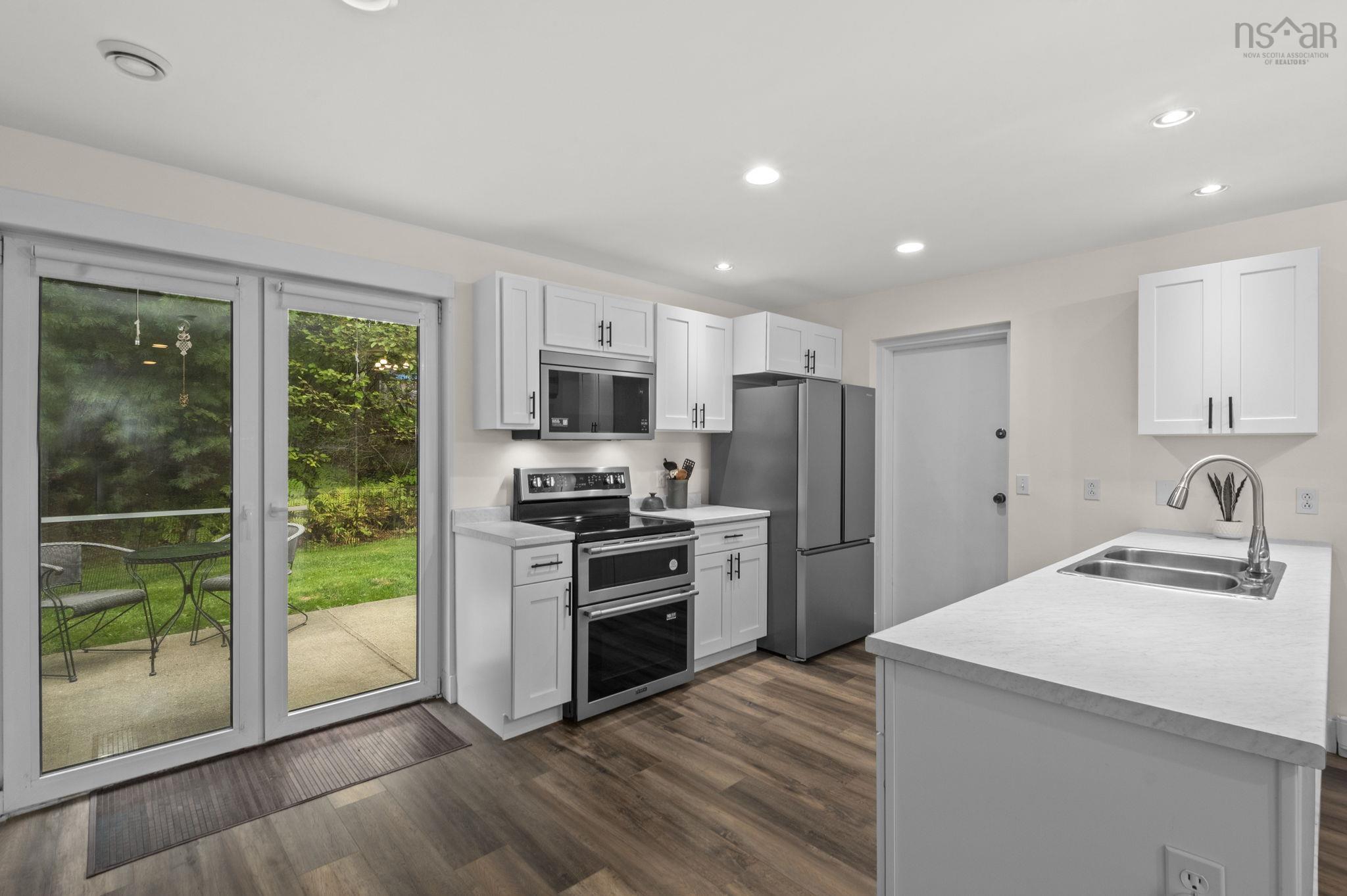 $725,000.00: 31-33 Birch Grove, Upper Tantallon