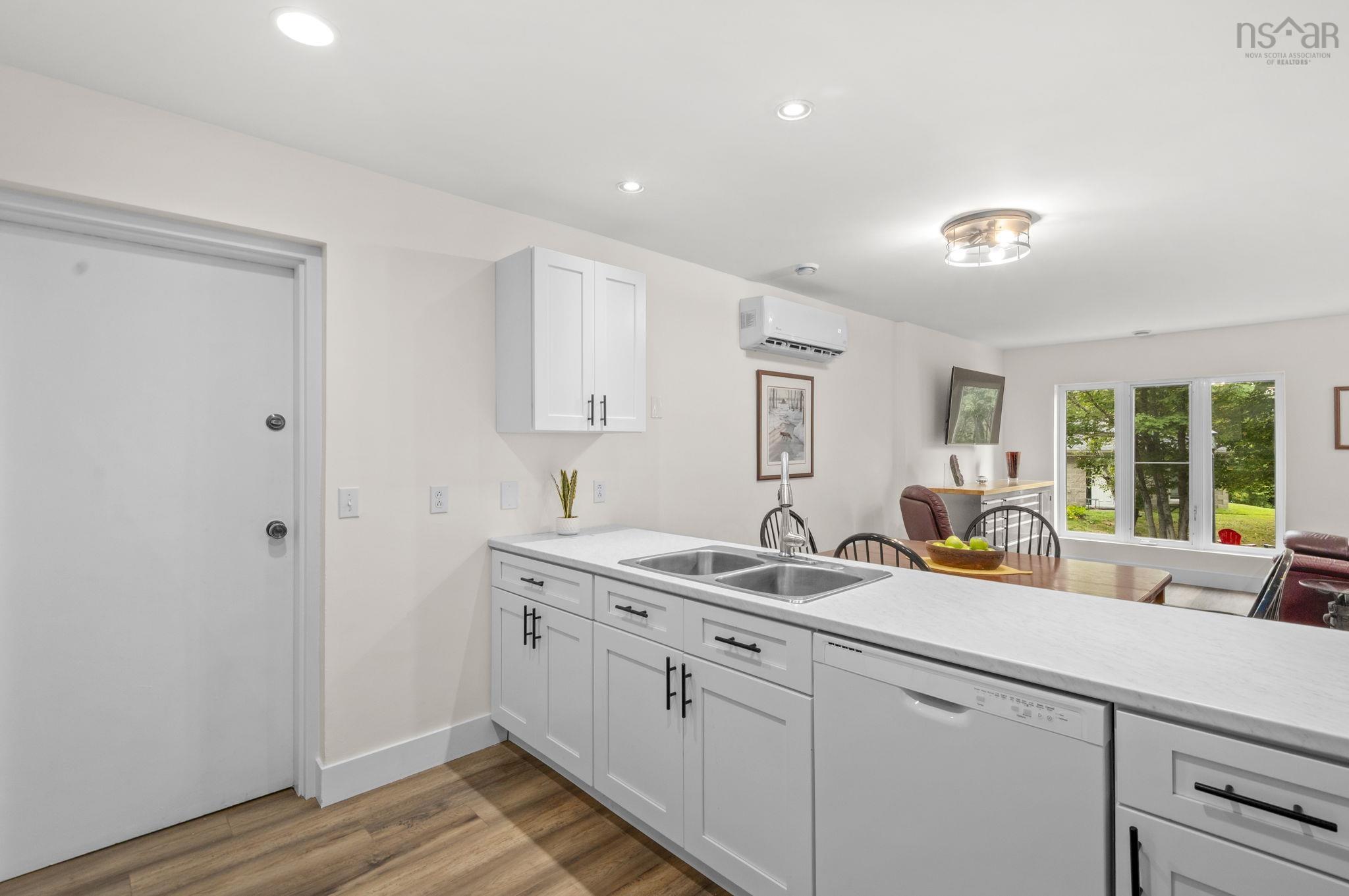 $725,000.00: 31-33 Birch Grove, Upper Tantallon