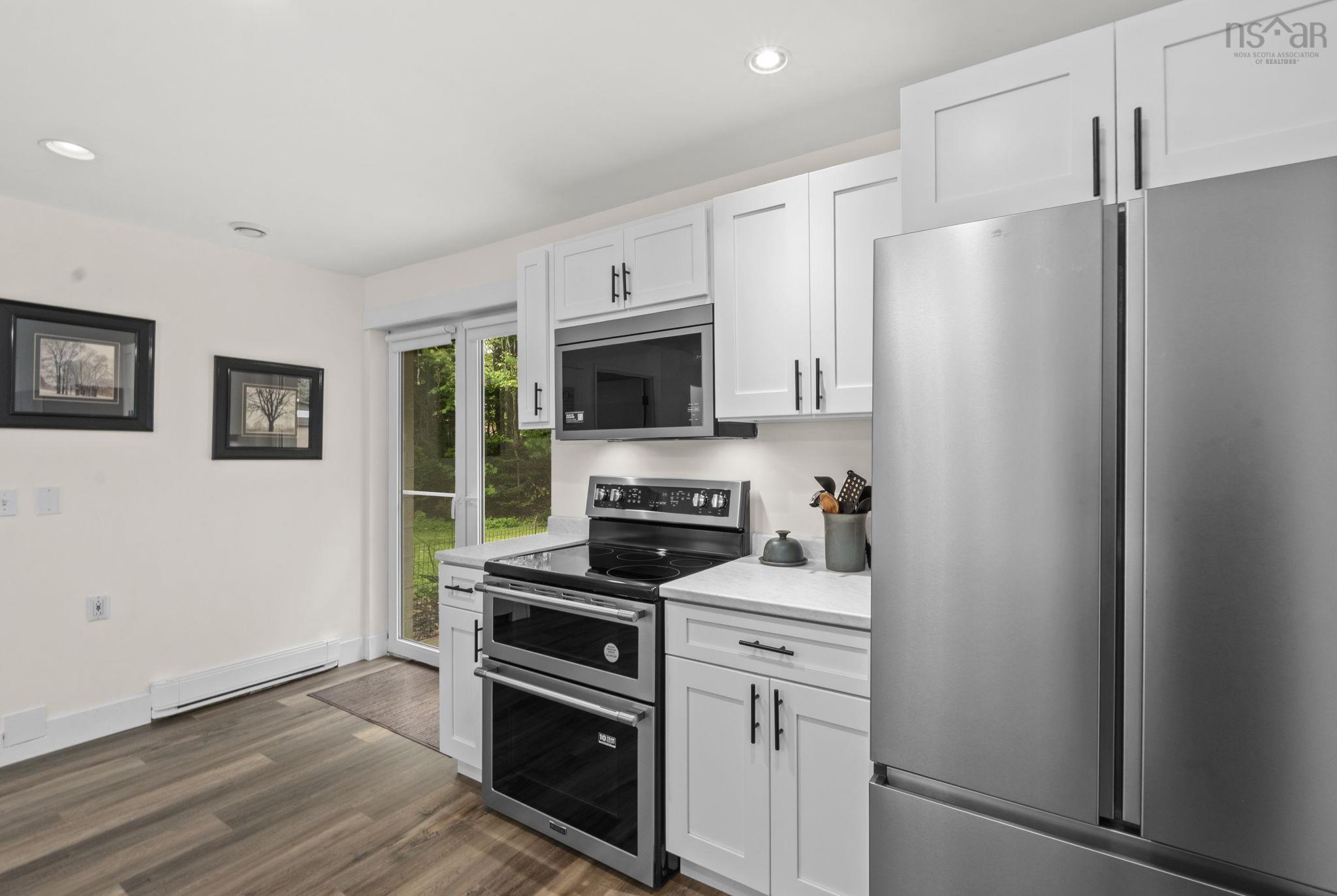 $725,000.00: 31-33 Birch Grove, Upper Tantallon