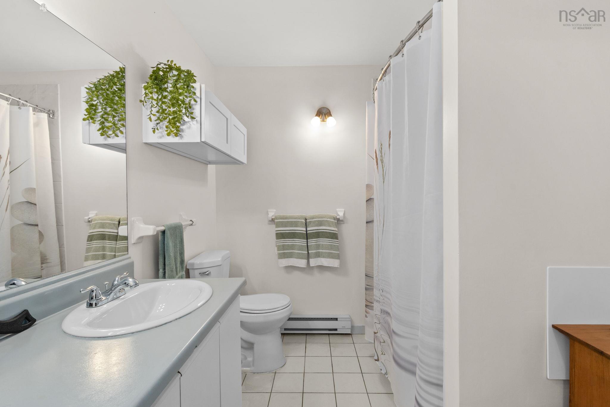 $725,000.00: 31-33 Birch Grove, Upper Tantallon