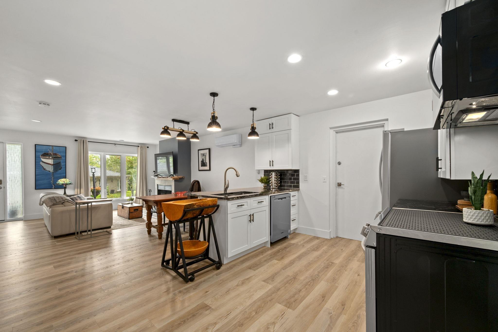 $725,000.00: 31-33 Birch Grove, Upper Tantallon