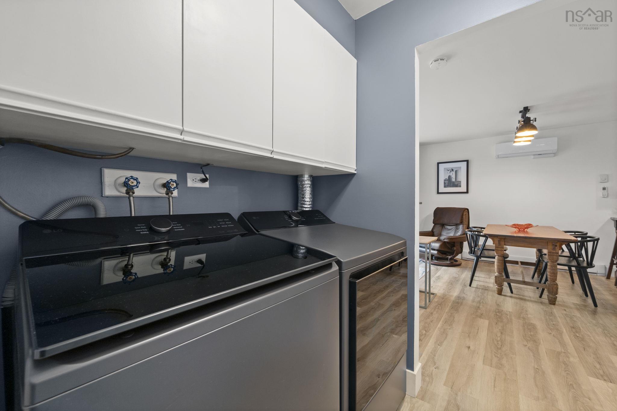 $725,000.00: 31-33 Birch Grove, Upper Tantallon