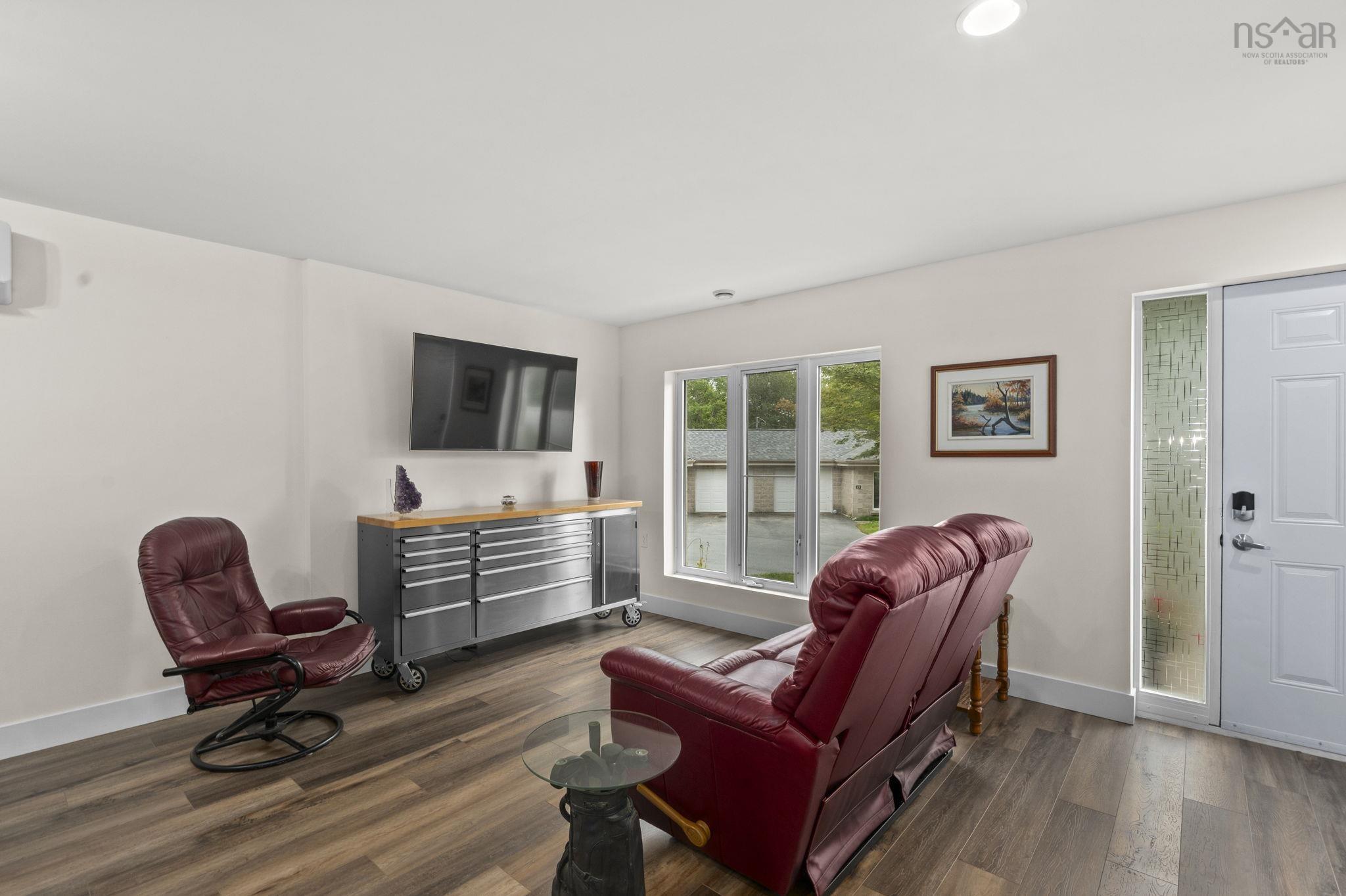 $725,000.00: 31-33 Birch Grove, Upper Tantallon